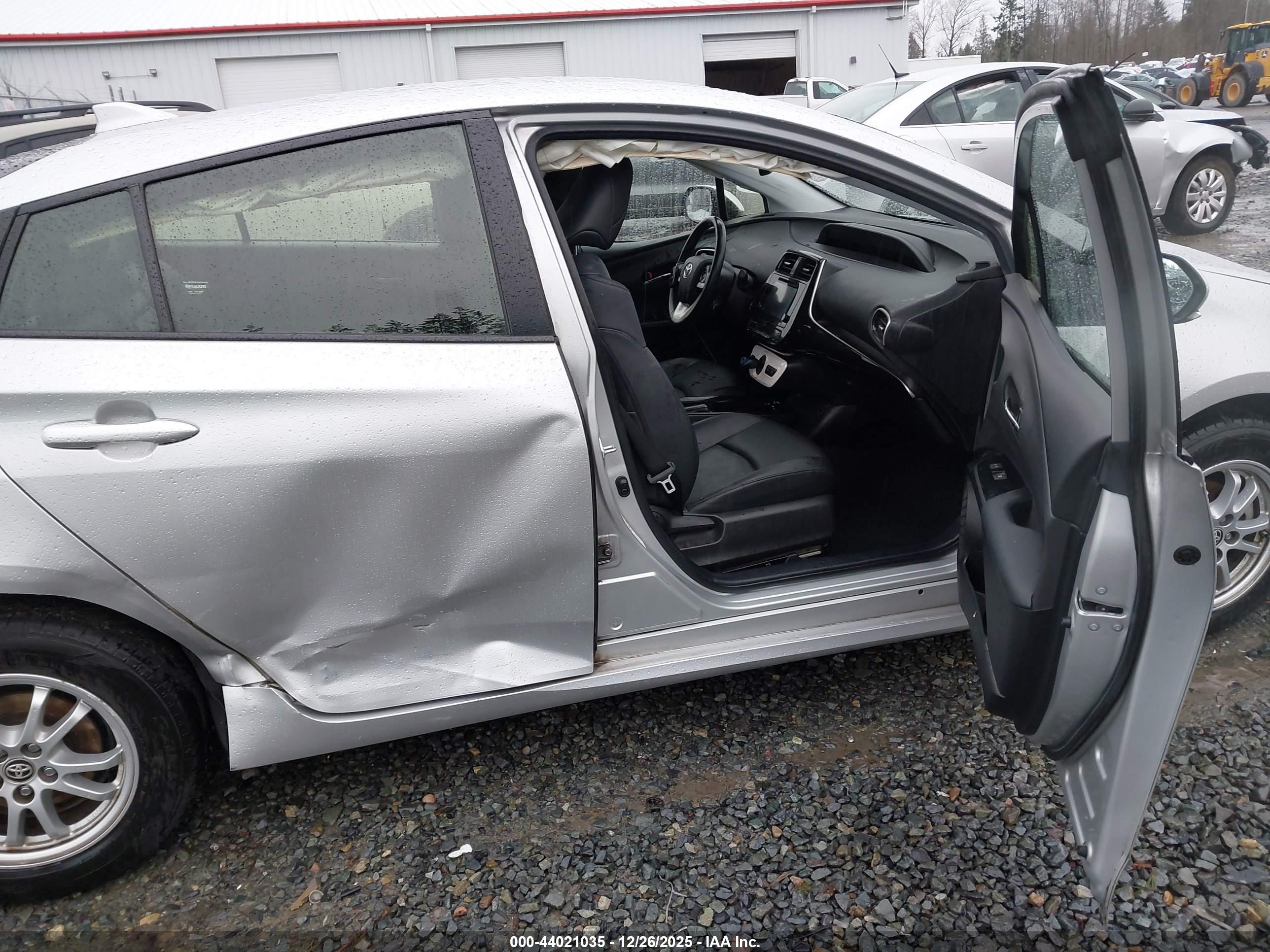 TOYOTA PRIUS image 5