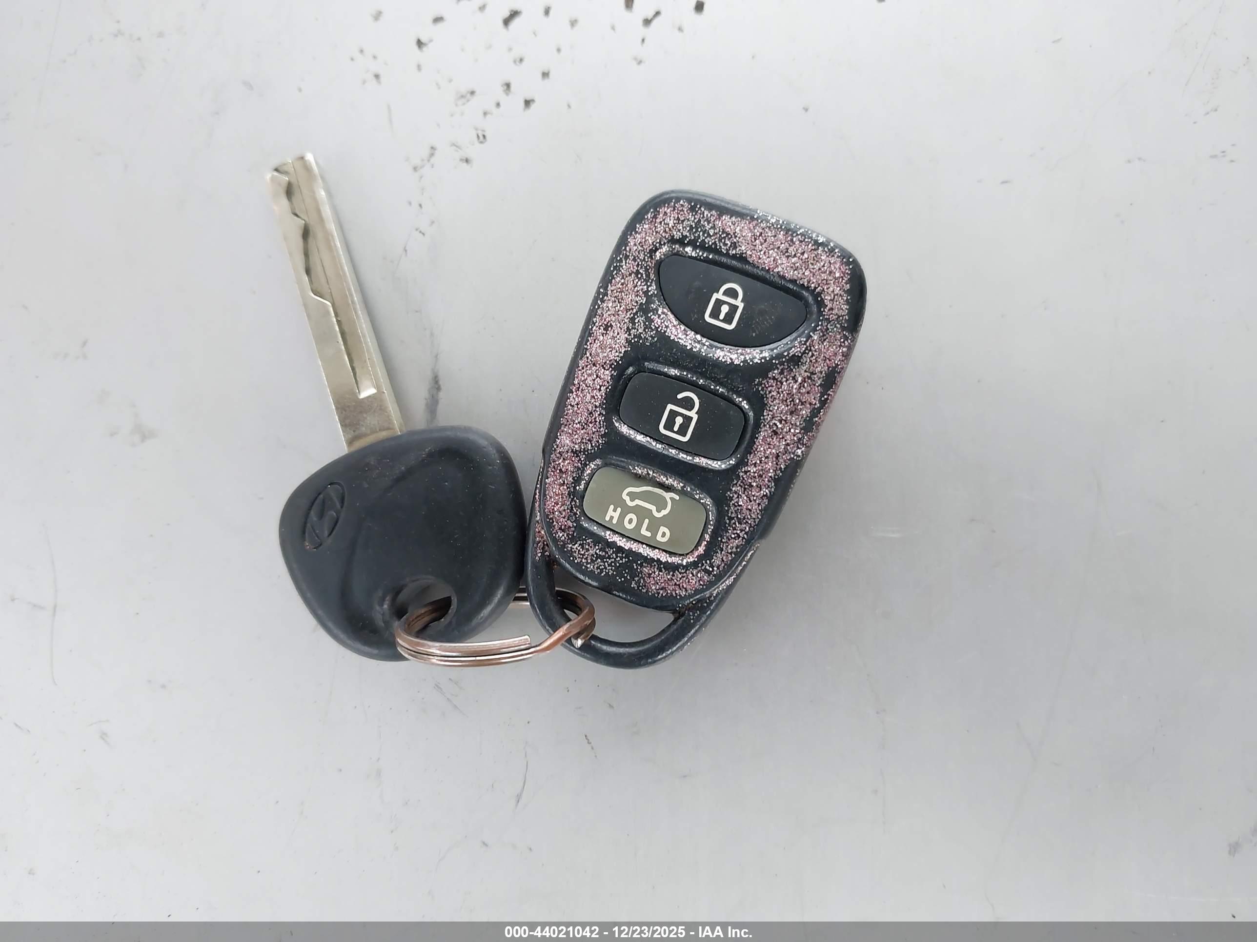 HYUNDAI VELOSTER image 11