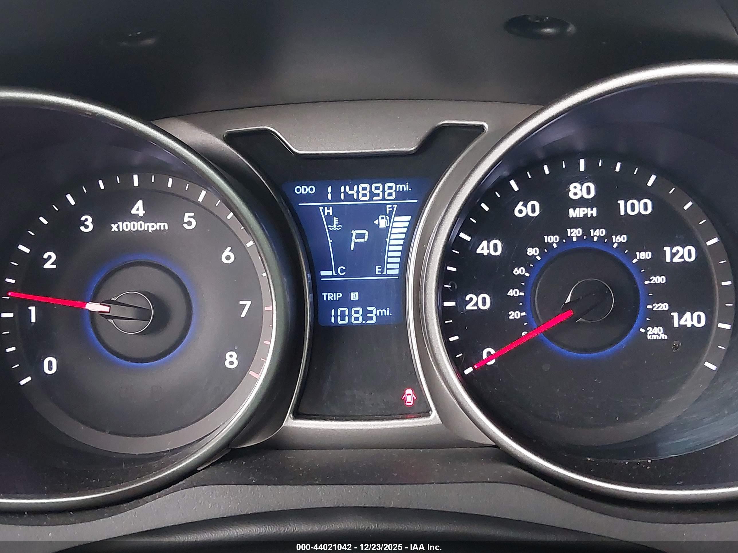 HYUNDAI VELOSTER image 7