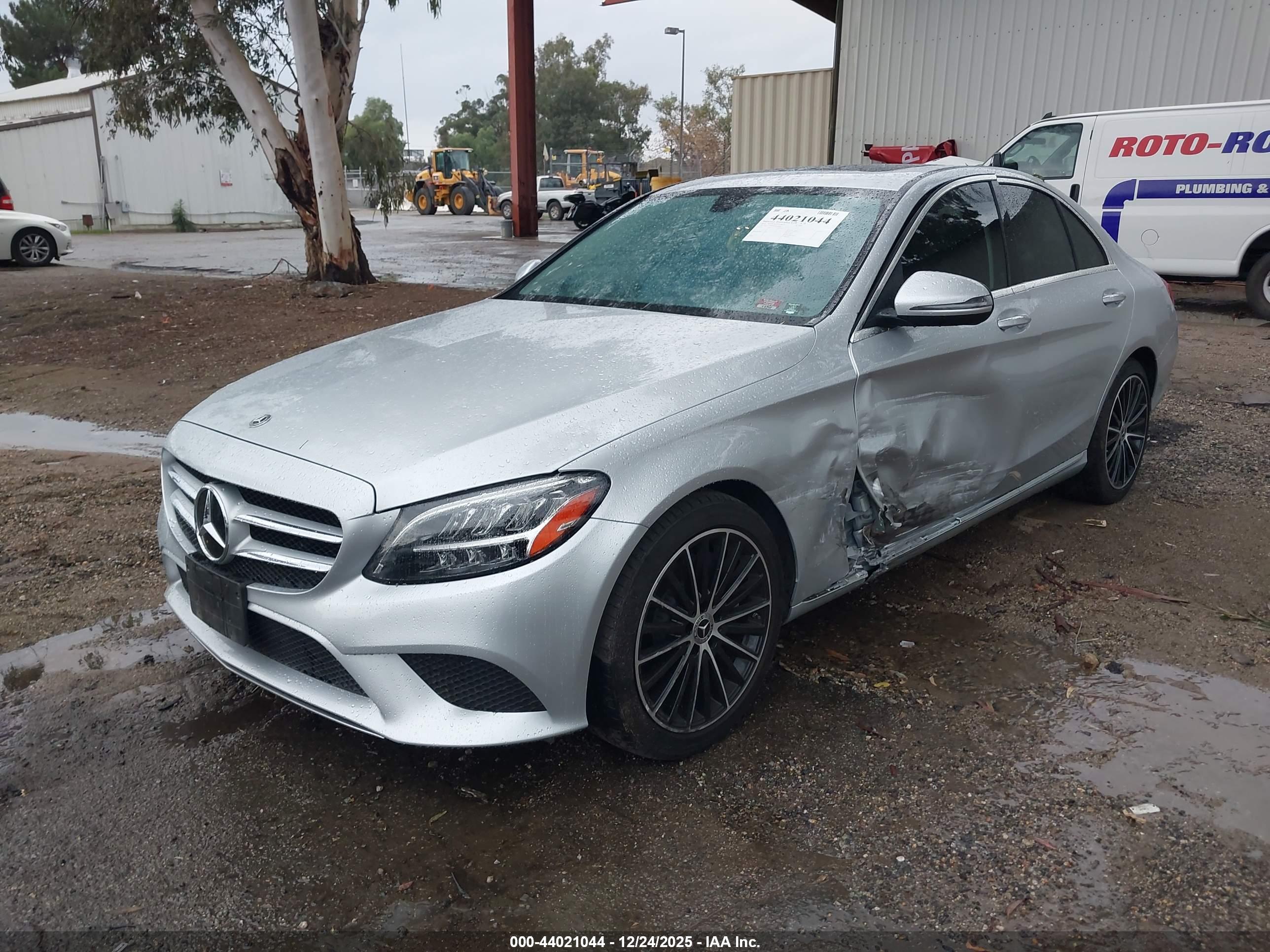MERCEDES-BENZ C image 2