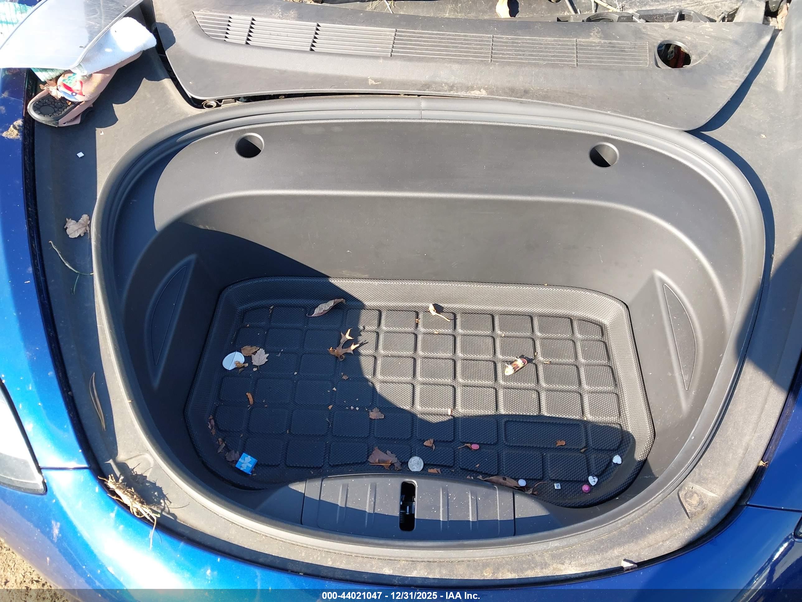 TESLA MODEL image 10