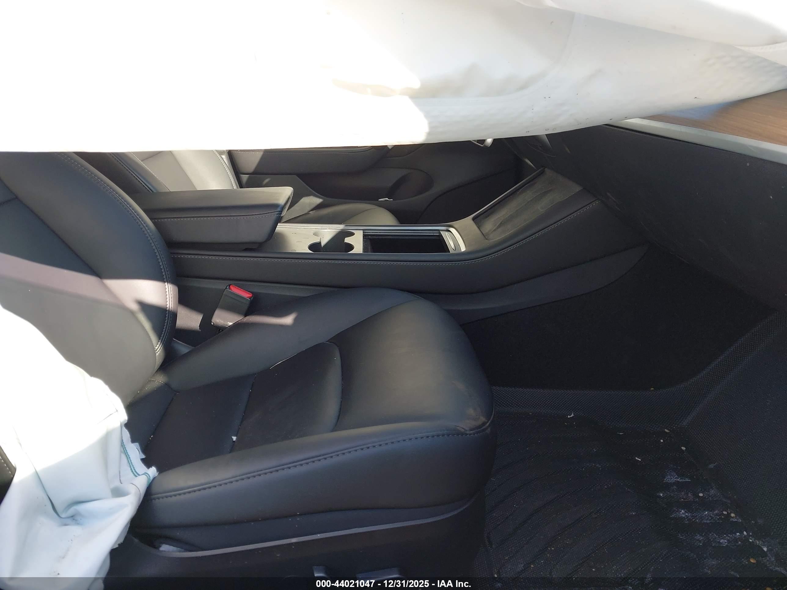 TESLA MODEL image 5