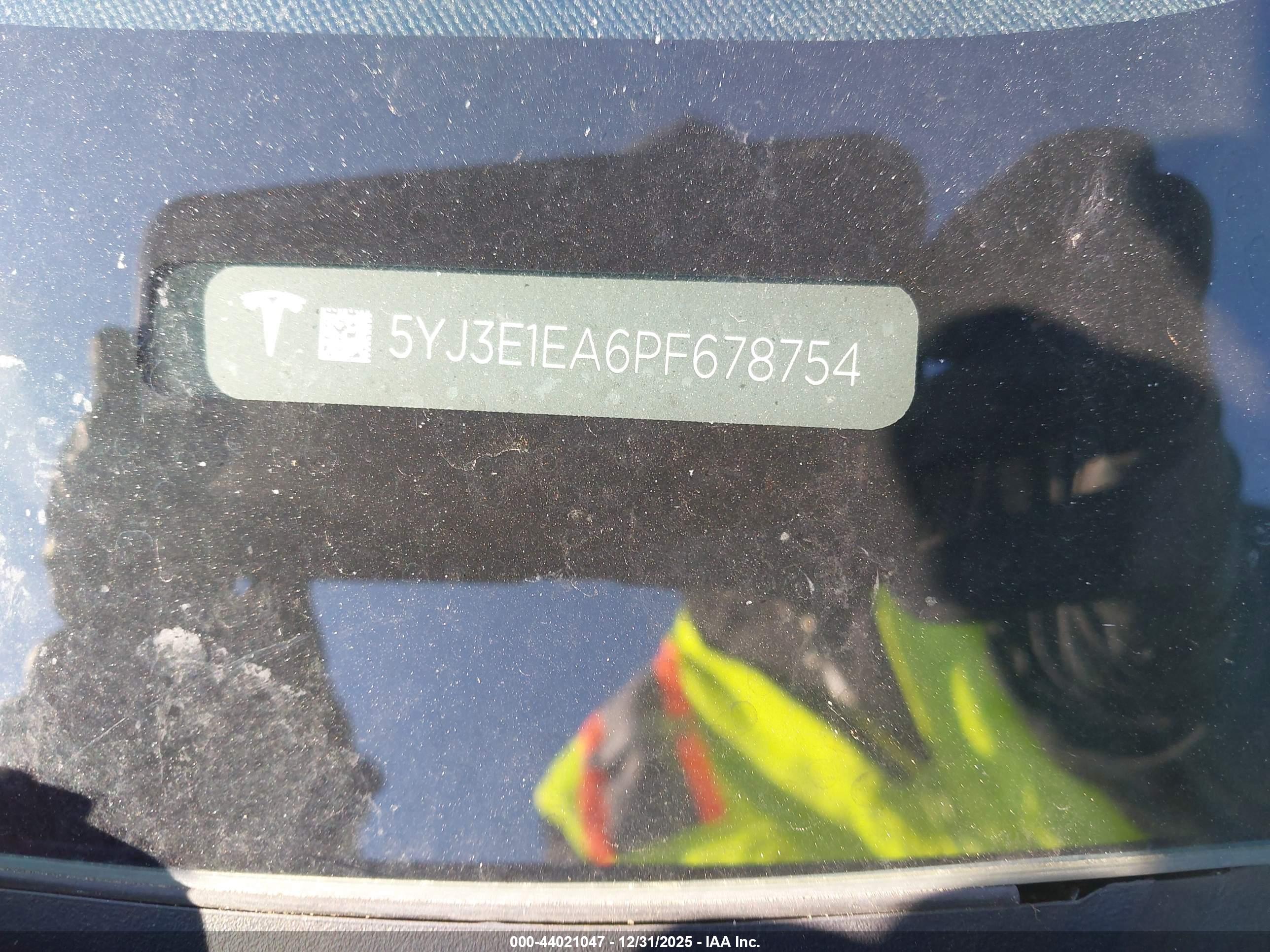 TESLA MODEL image 9