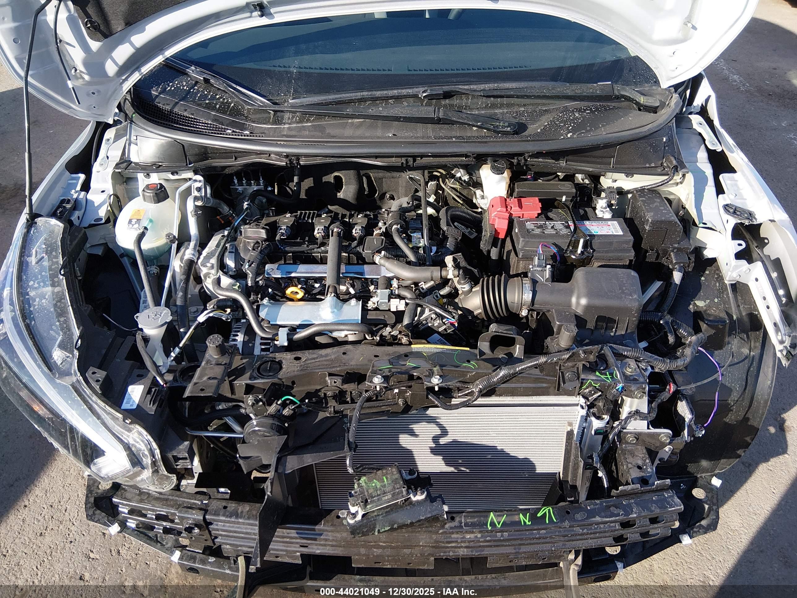 NISSAN VERSA image 10