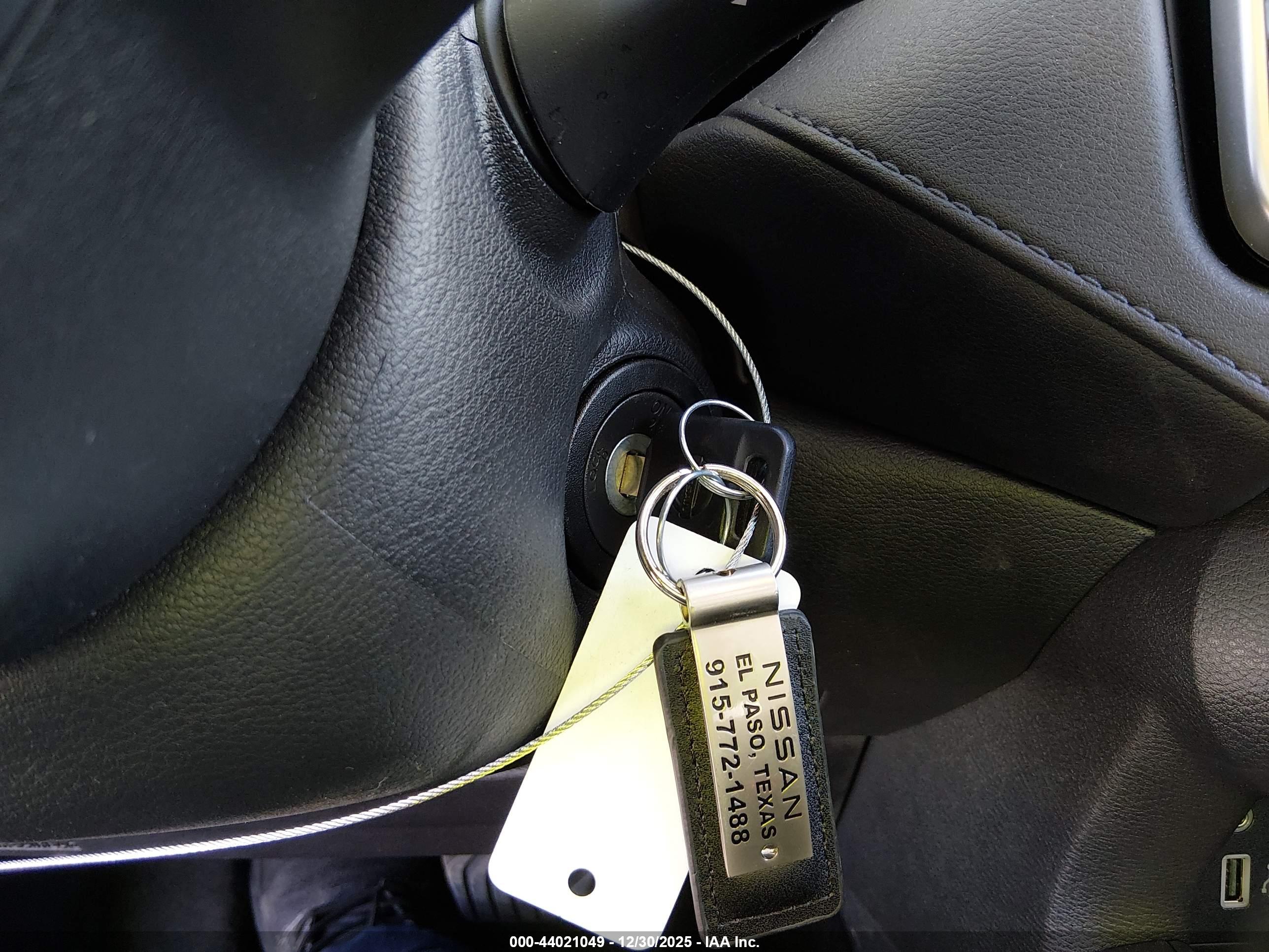 NISSAN VERSA image 11