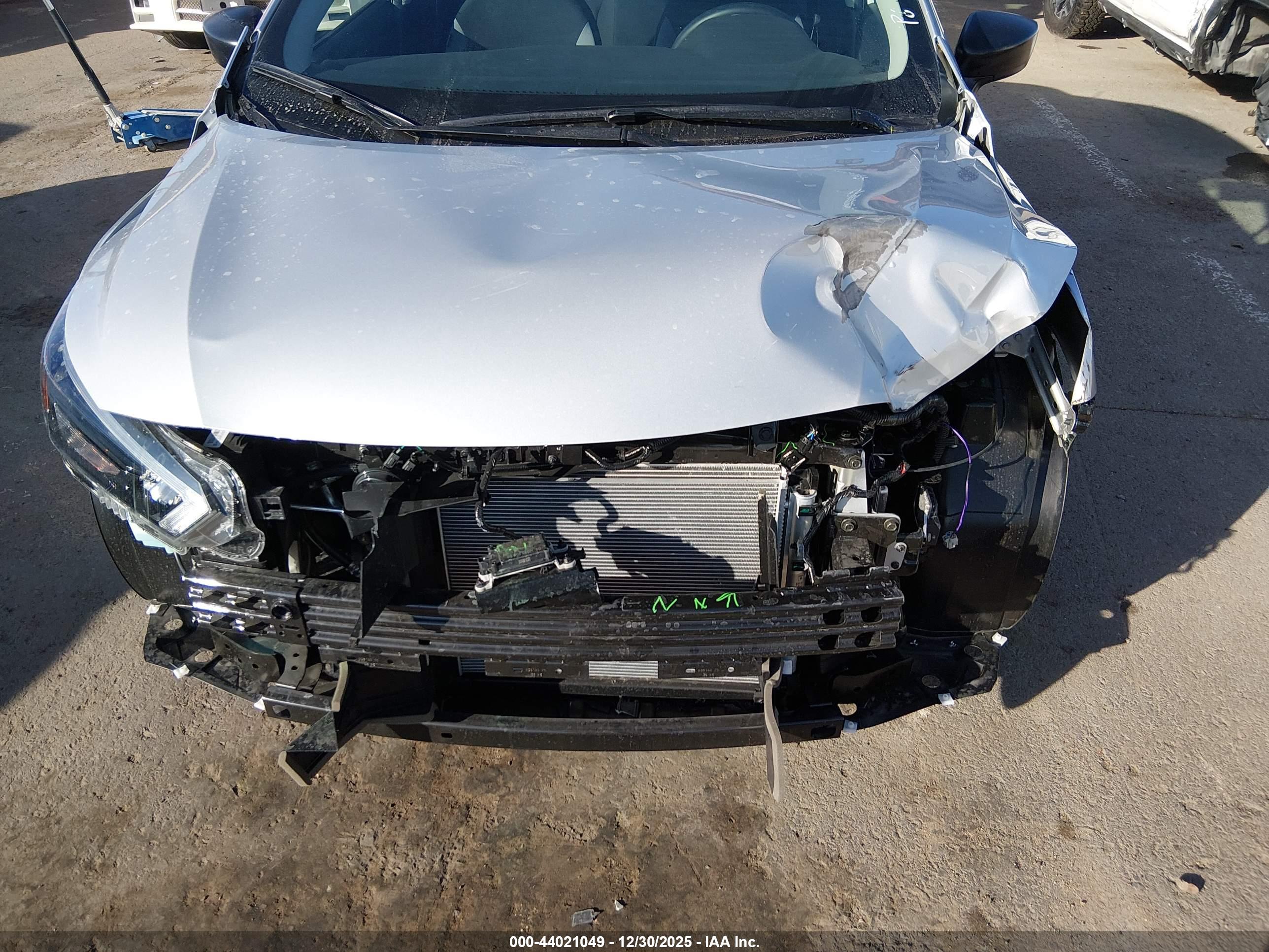 NISSAN VERSA image 6