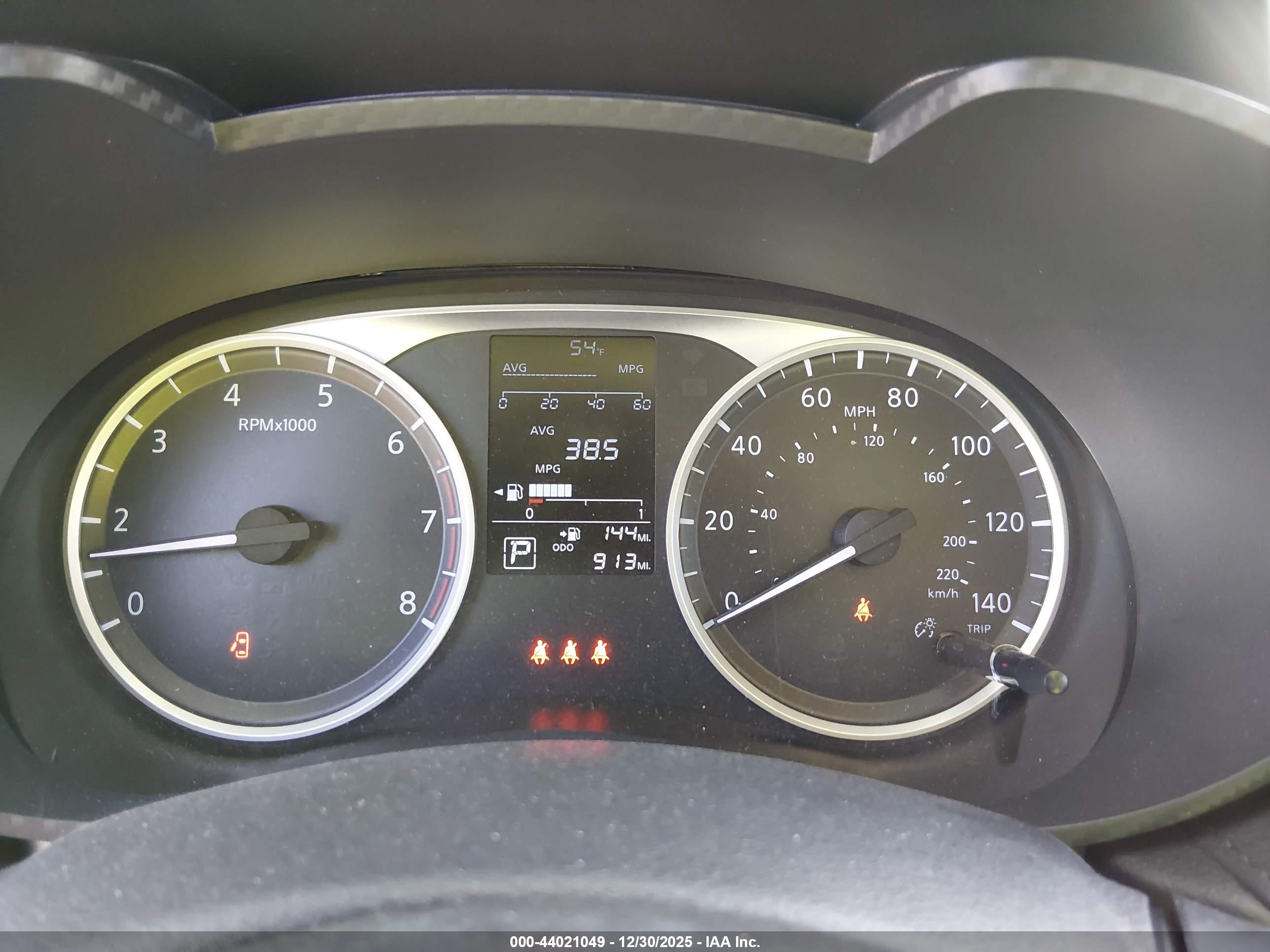 NISSAN VERSA image 7