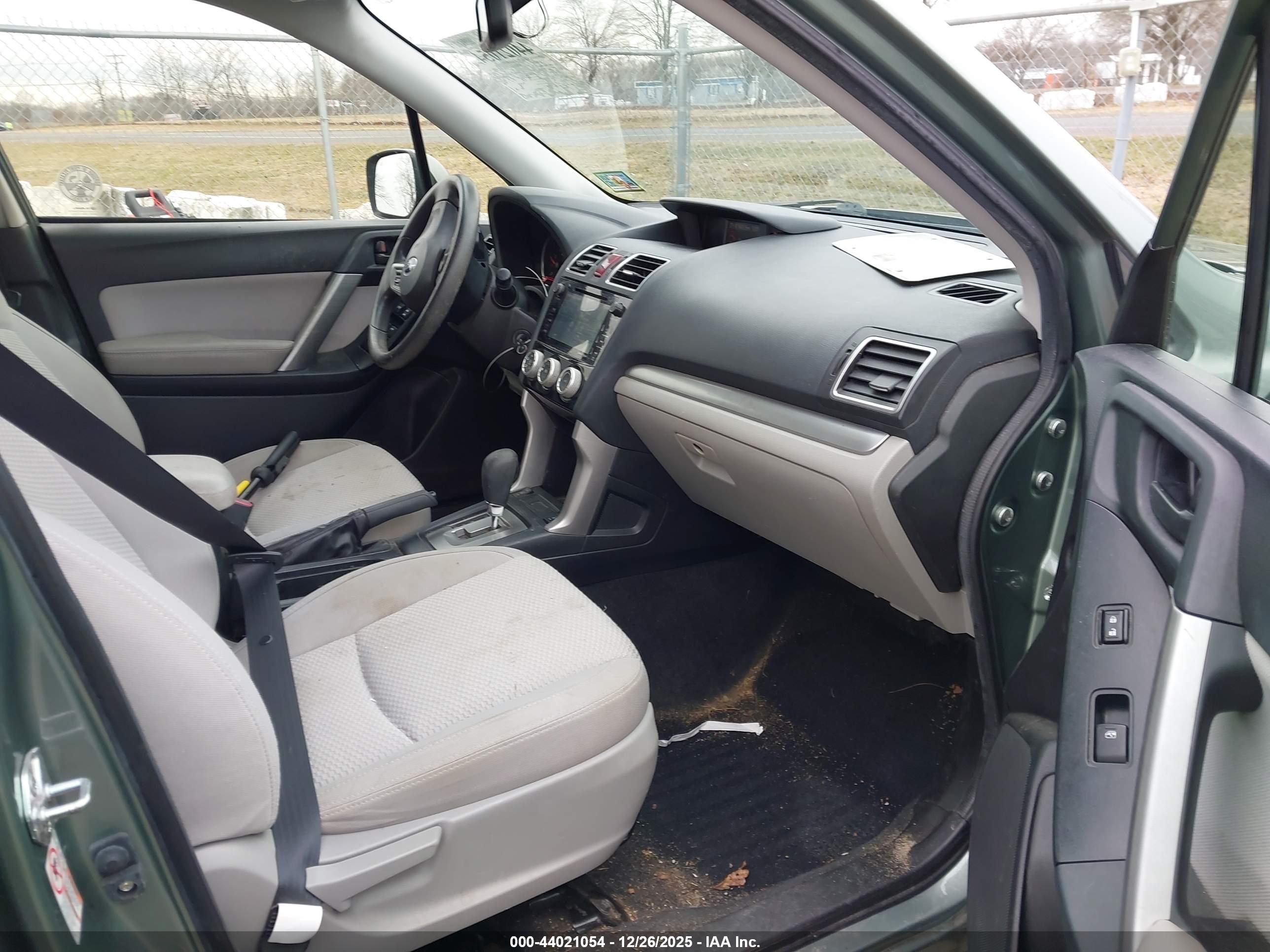 SUBARU FORESTER image 5