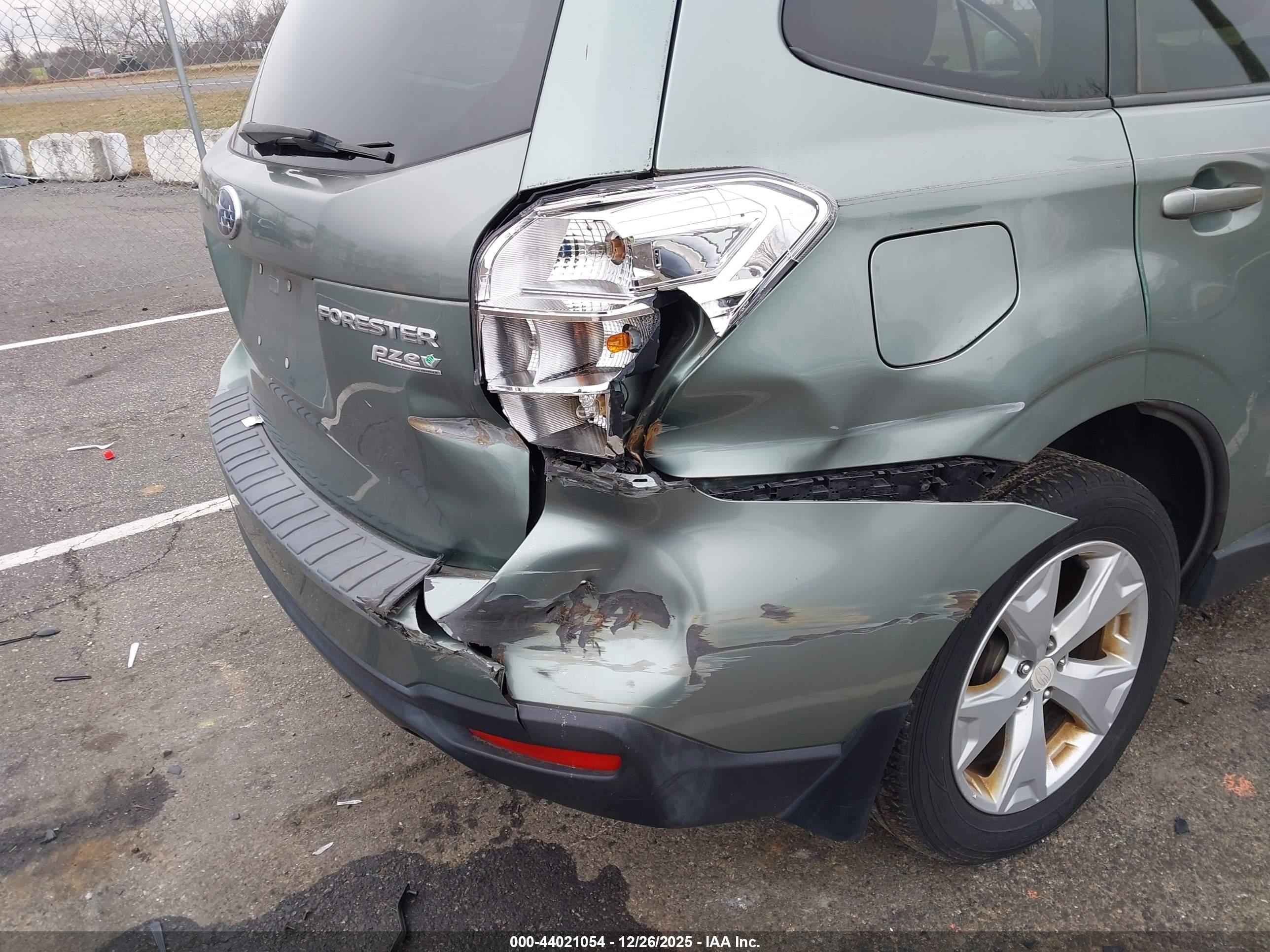 SUBARU FORESTER image 6