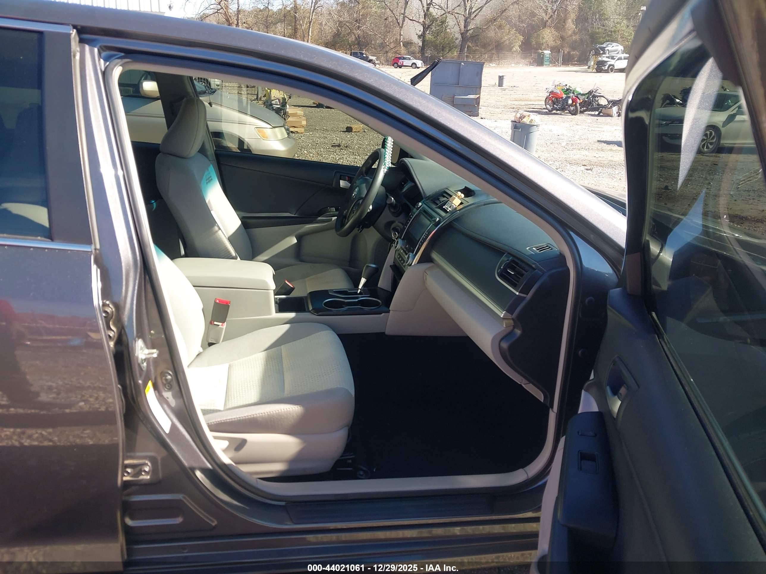 TOYOTA CAMRY image 5