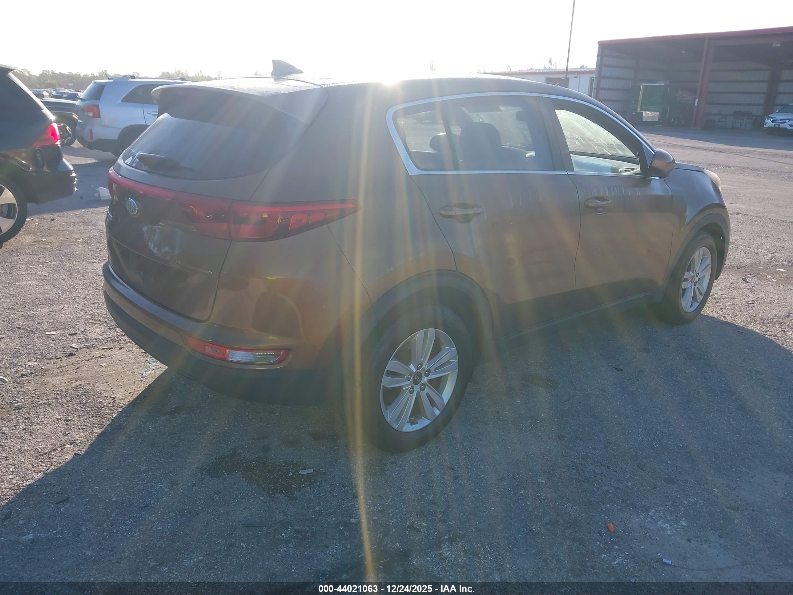 KIA SPORTAGE image 4