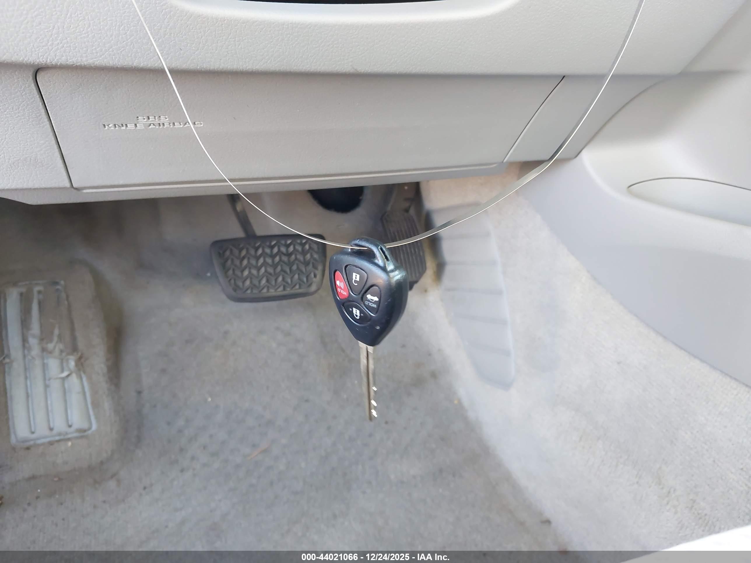 TOYOTA CAMRY image 11