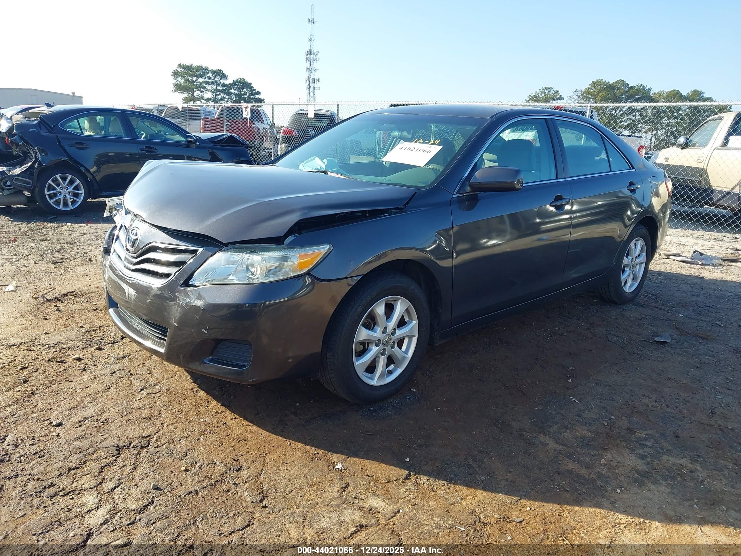 TOYOTA CAMRY image 2