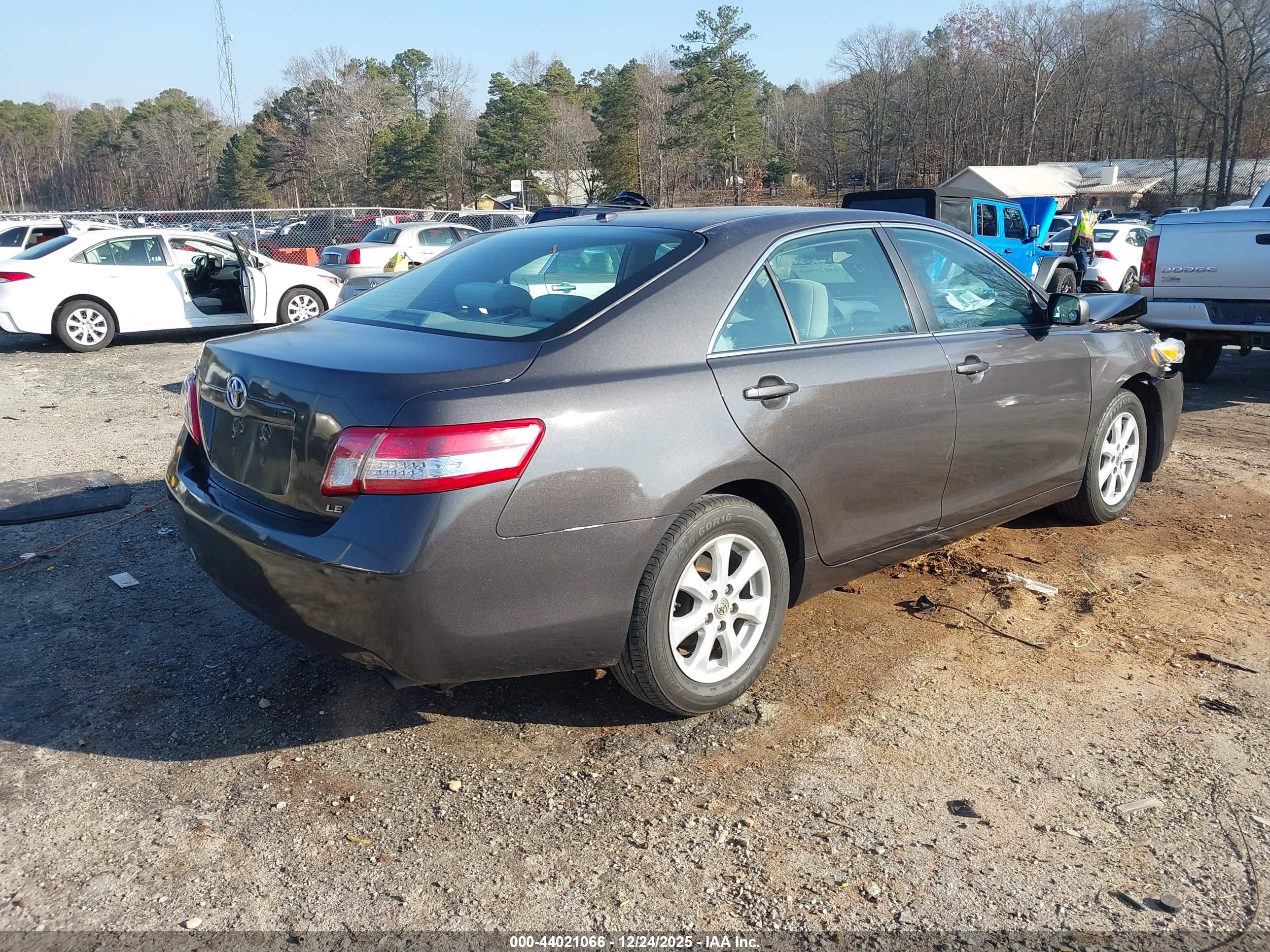 TOYOTA CAMRY image 4