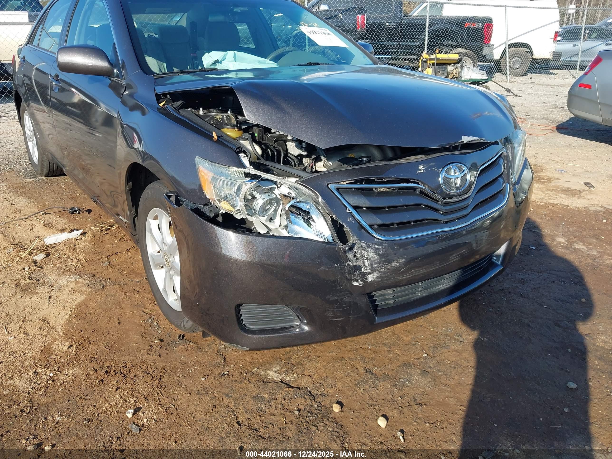 TOYOTA CAMRY image 6
