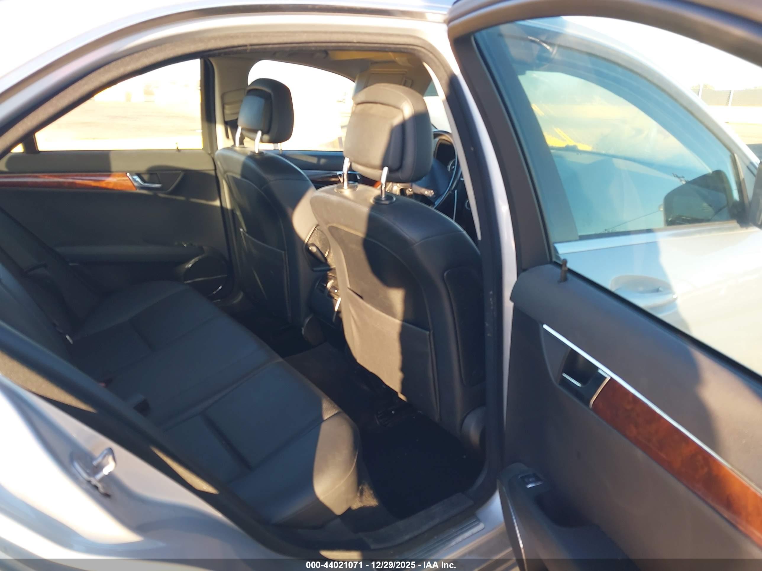 MERCEDES-BENZ C image 8