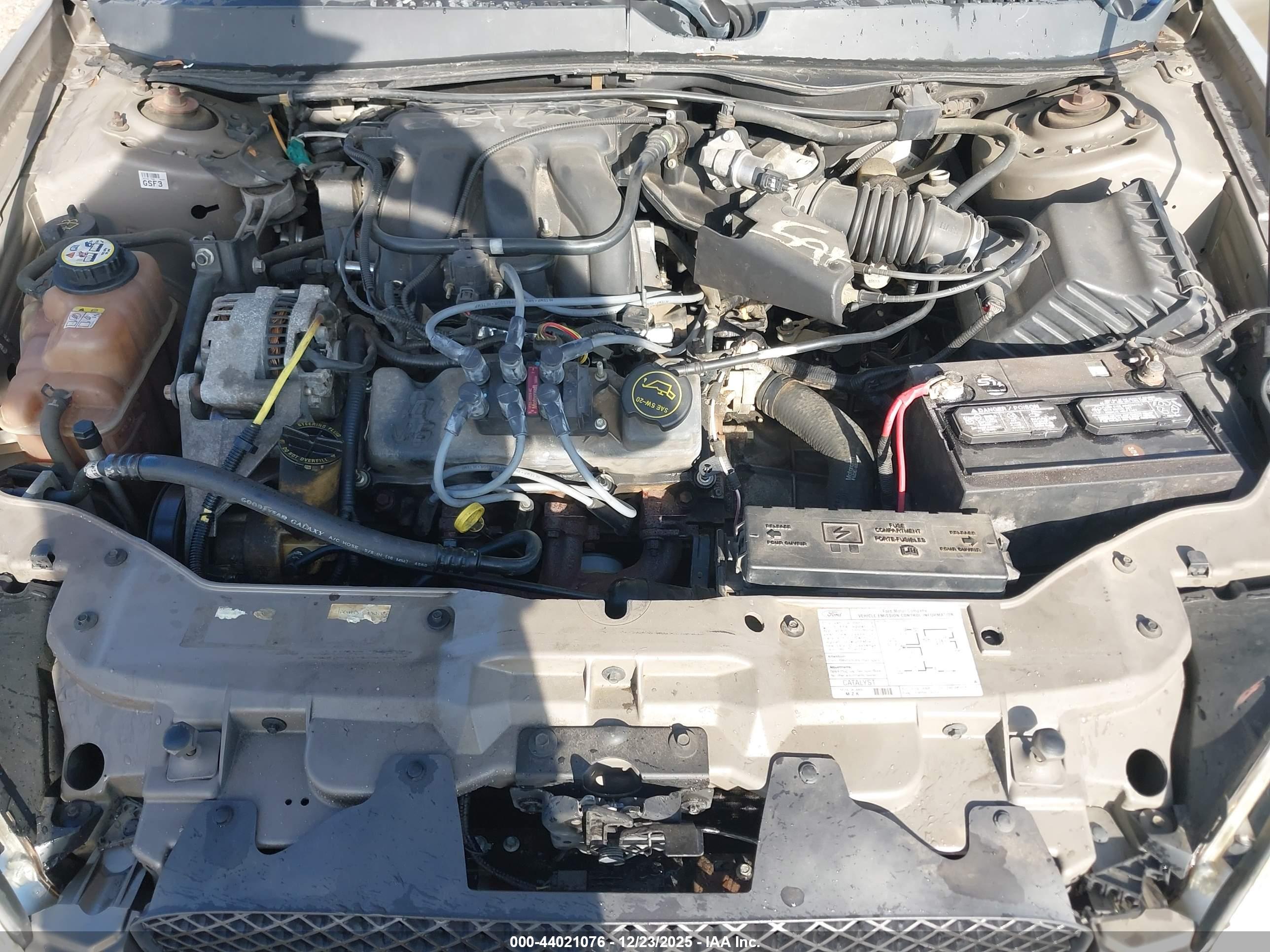 FORD TAURUS image 10