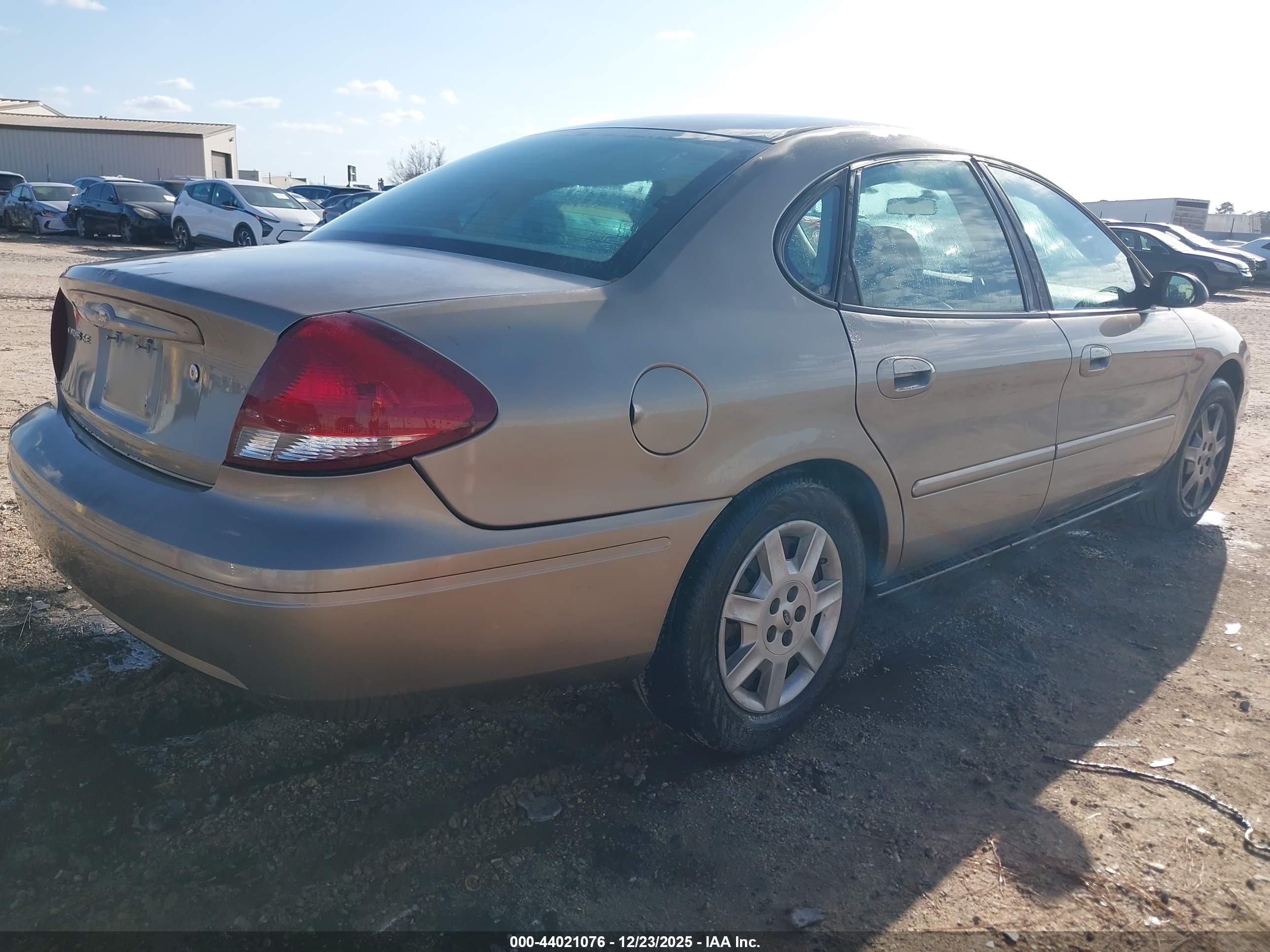 FORD TAURUS image 4