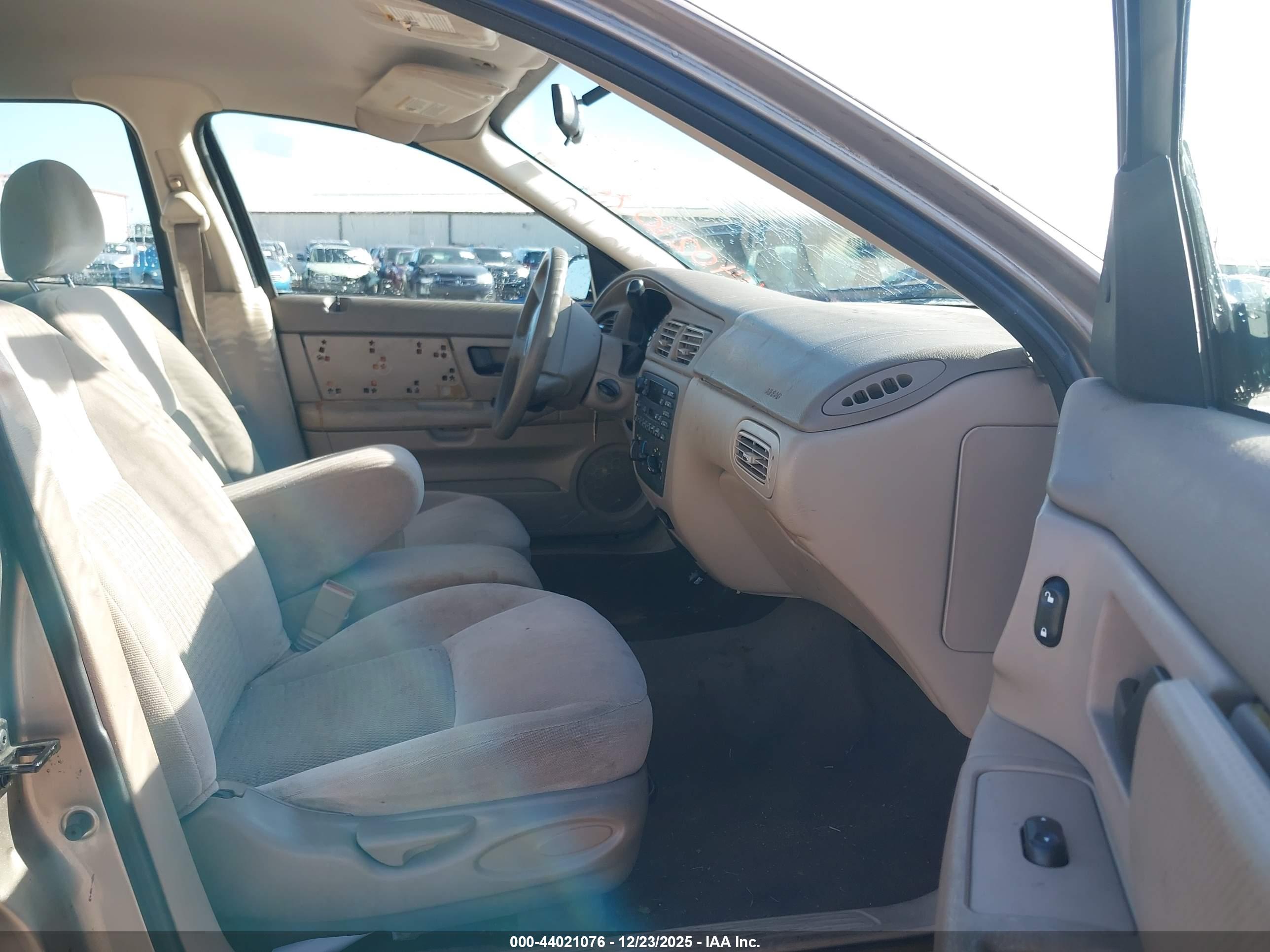 FORD TAURUS image 5
