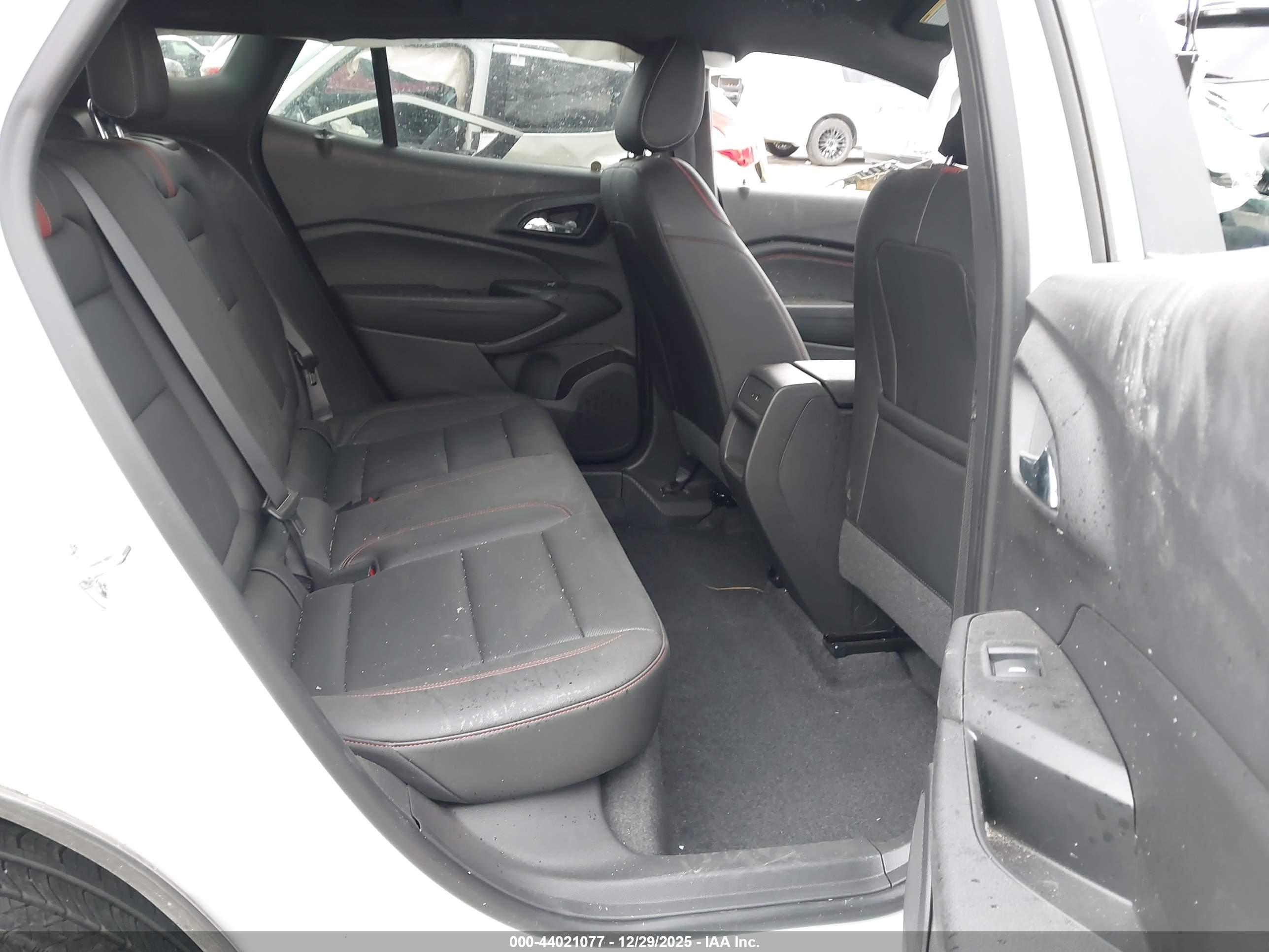 CHEVROLET TRAX image 8