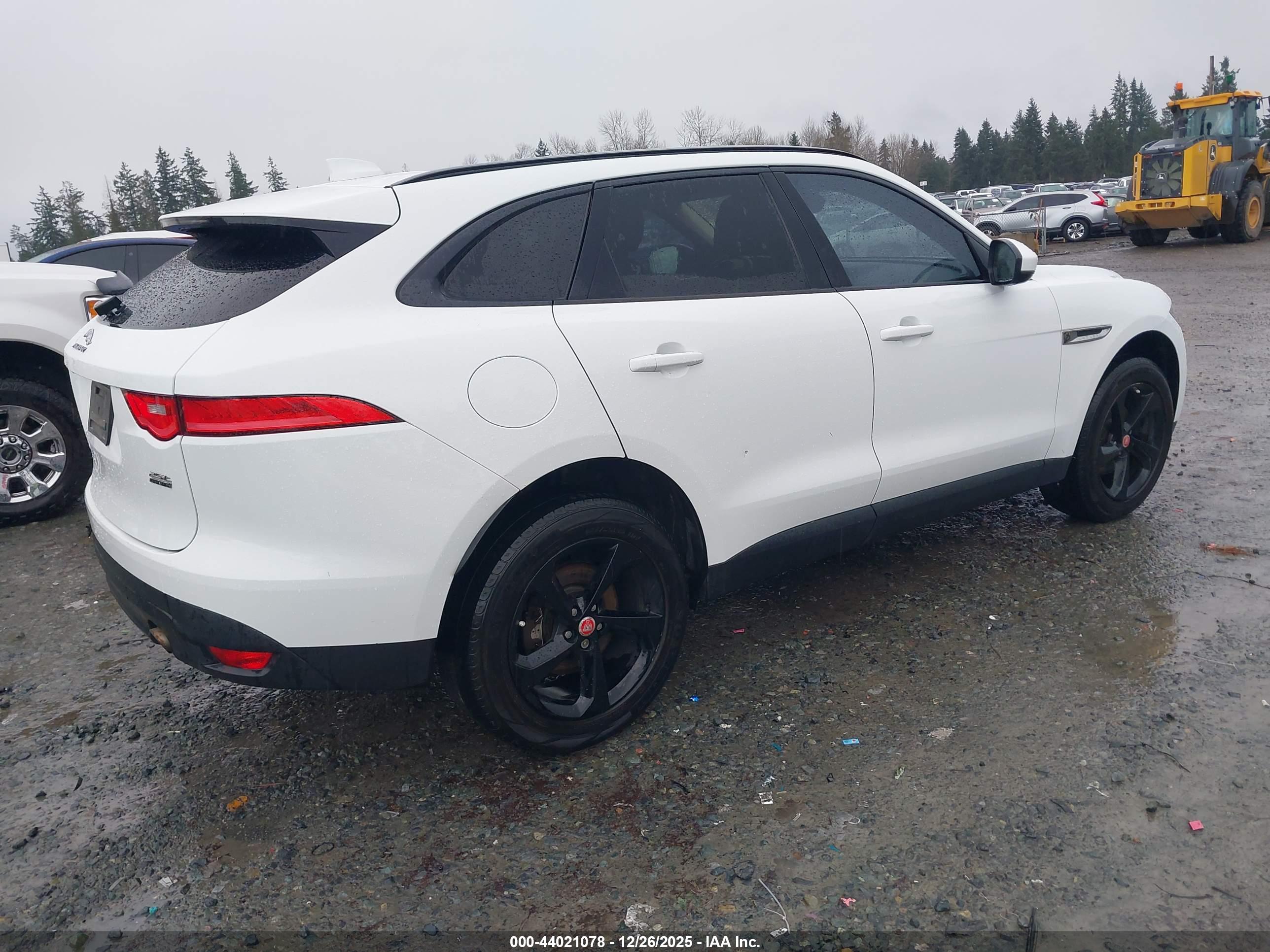 JAGUAR F-PACE image 4