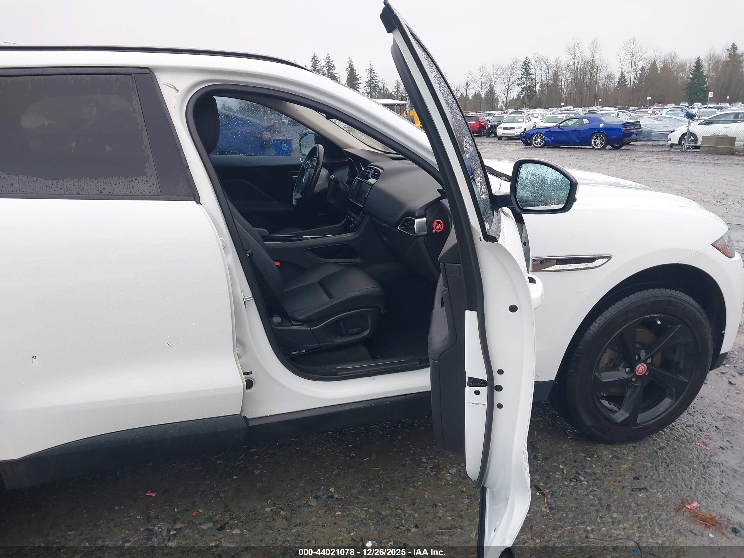 JAGUAR F-PACE image 5