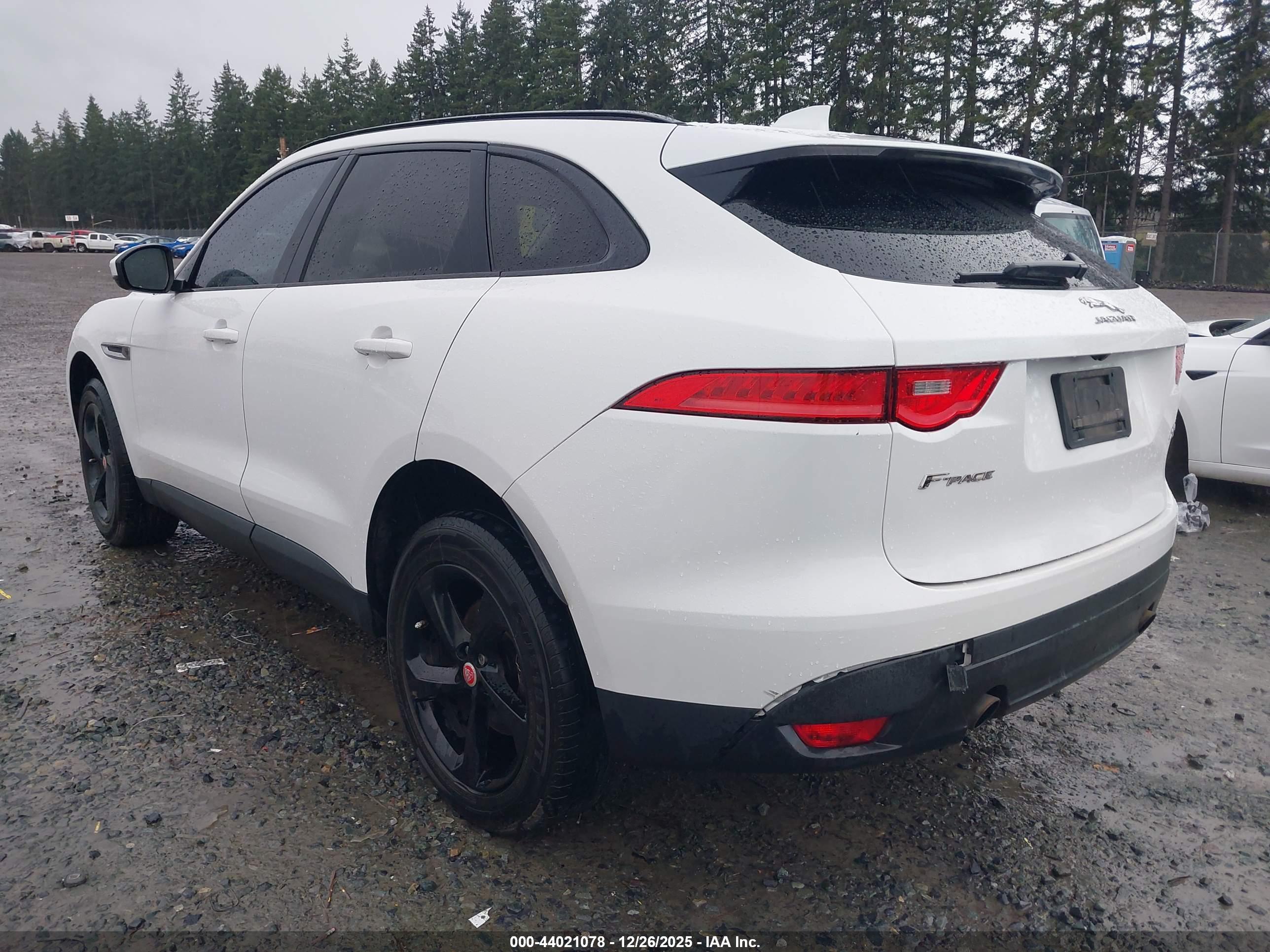 JAGUAR F-PACE image 6