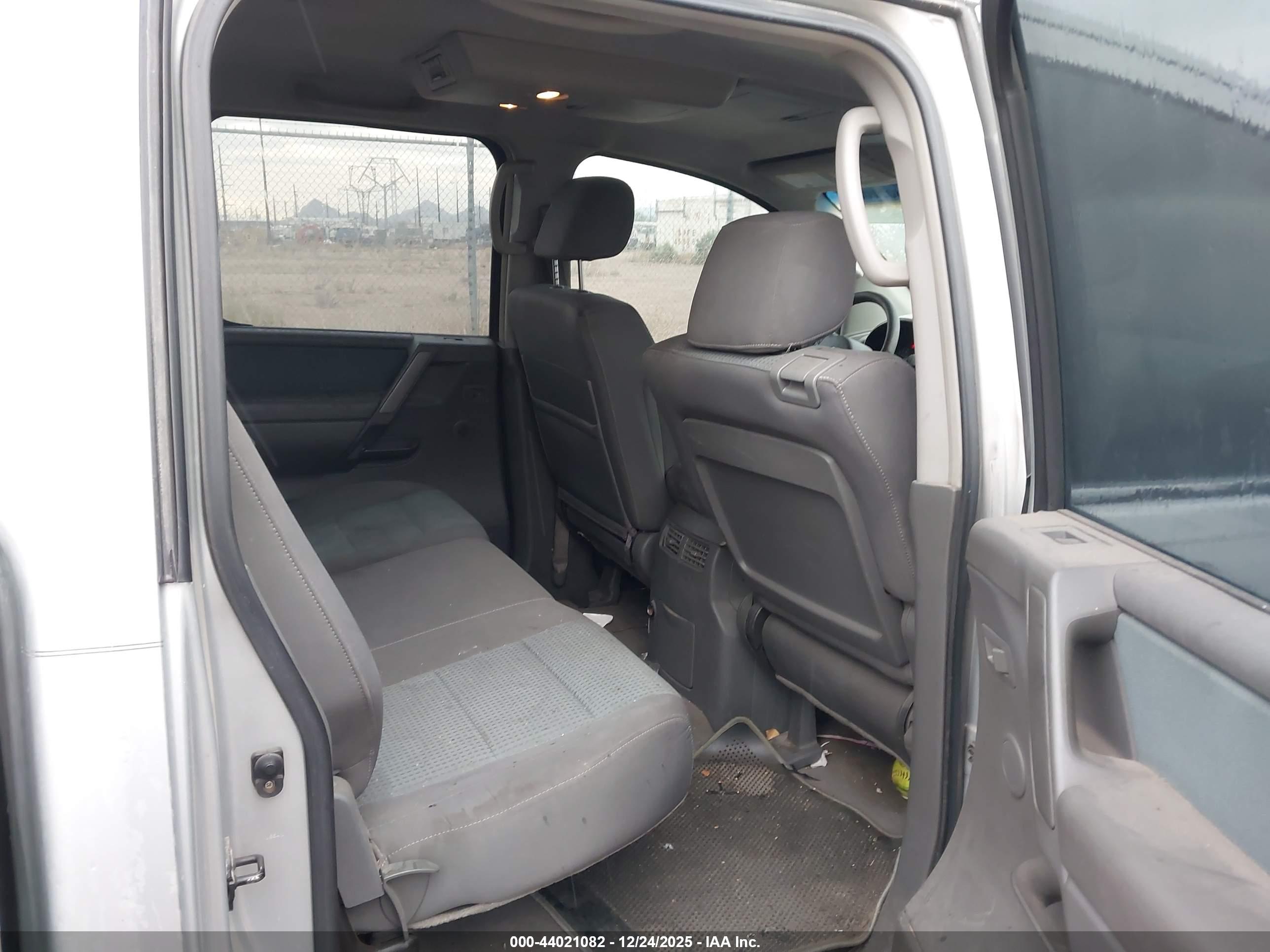 NISSAN TITAN image 8