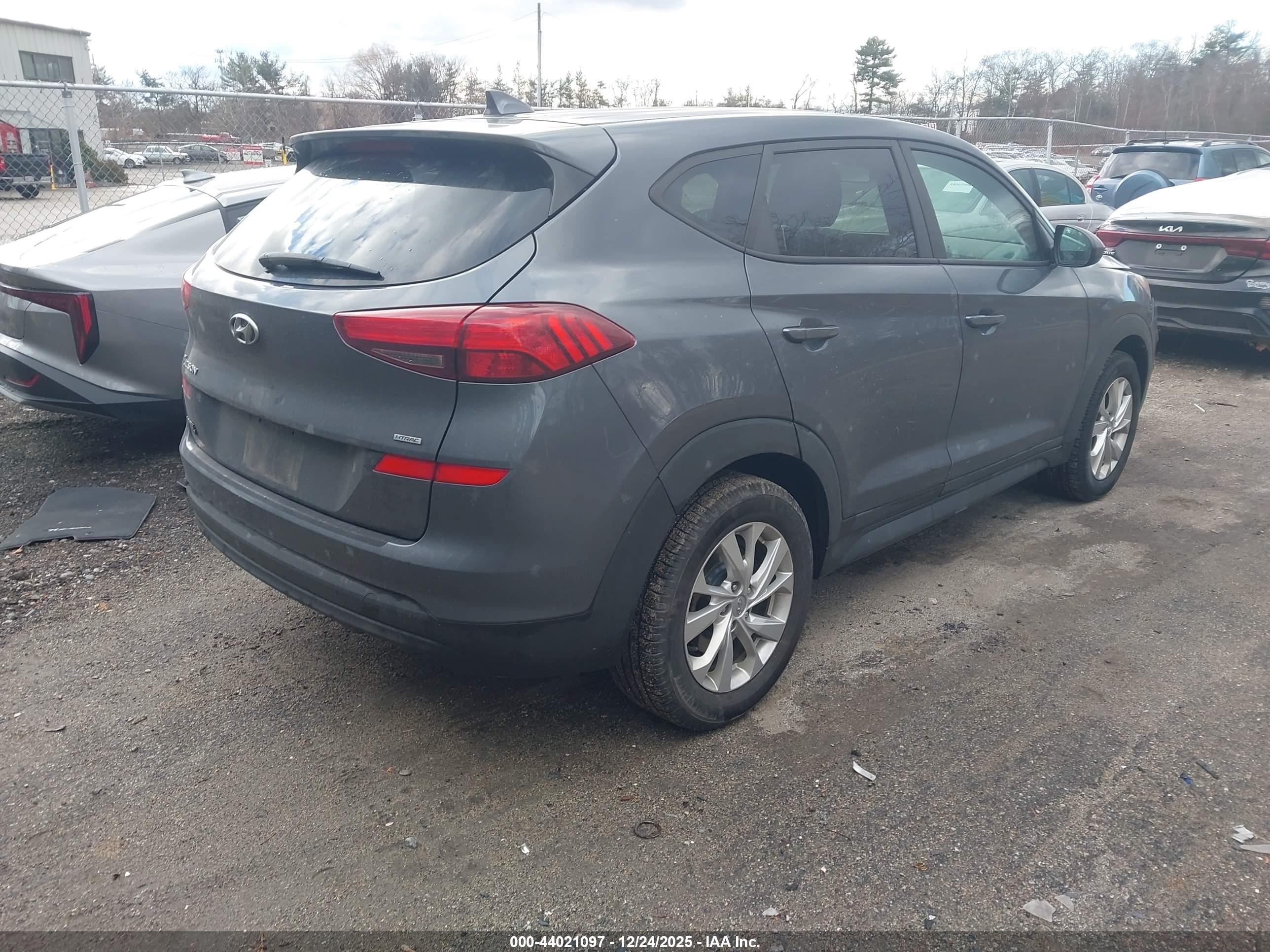 HYUNDAI TUCSON image 4