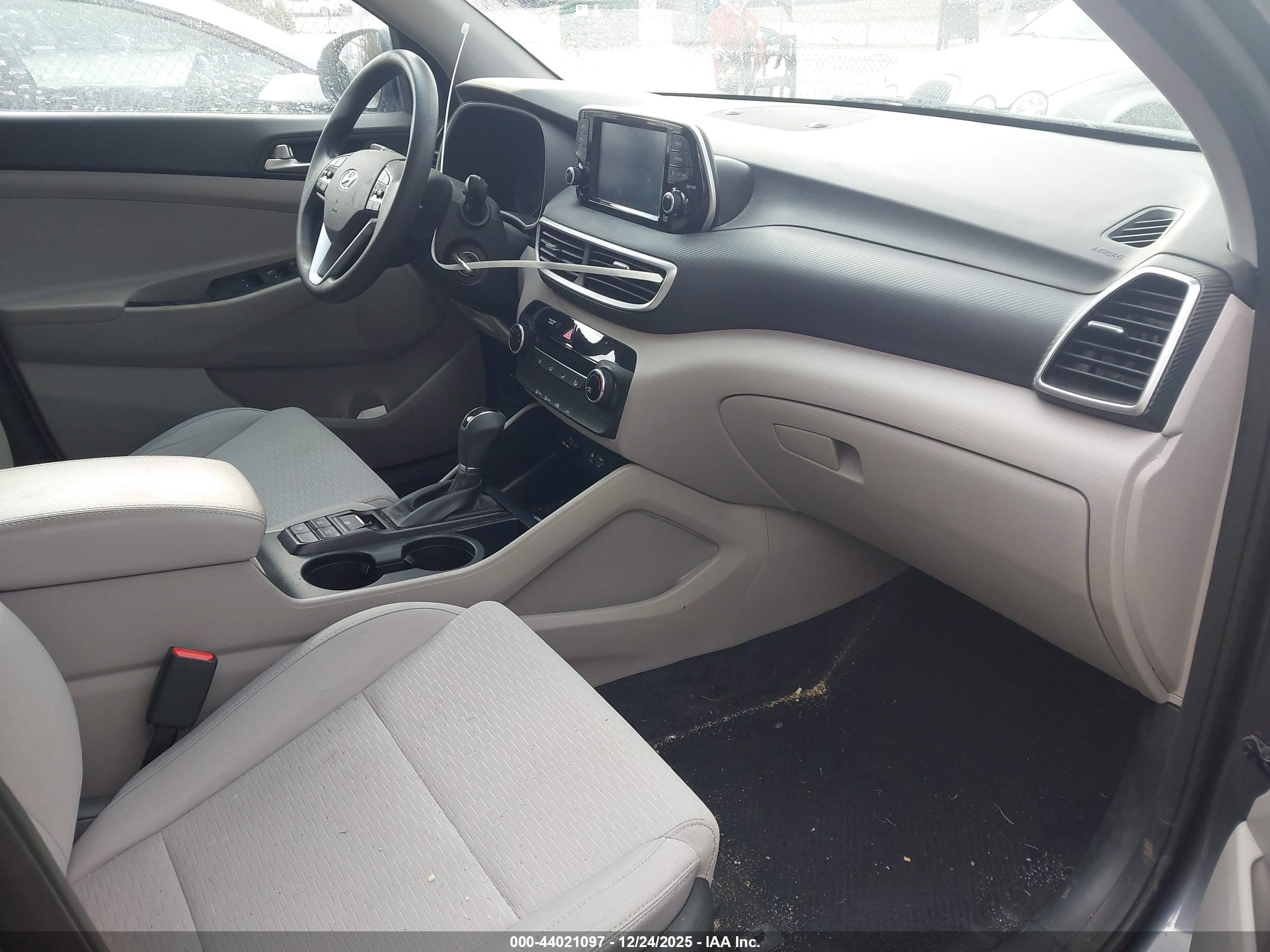 HYUNDAI TUCSON image 5