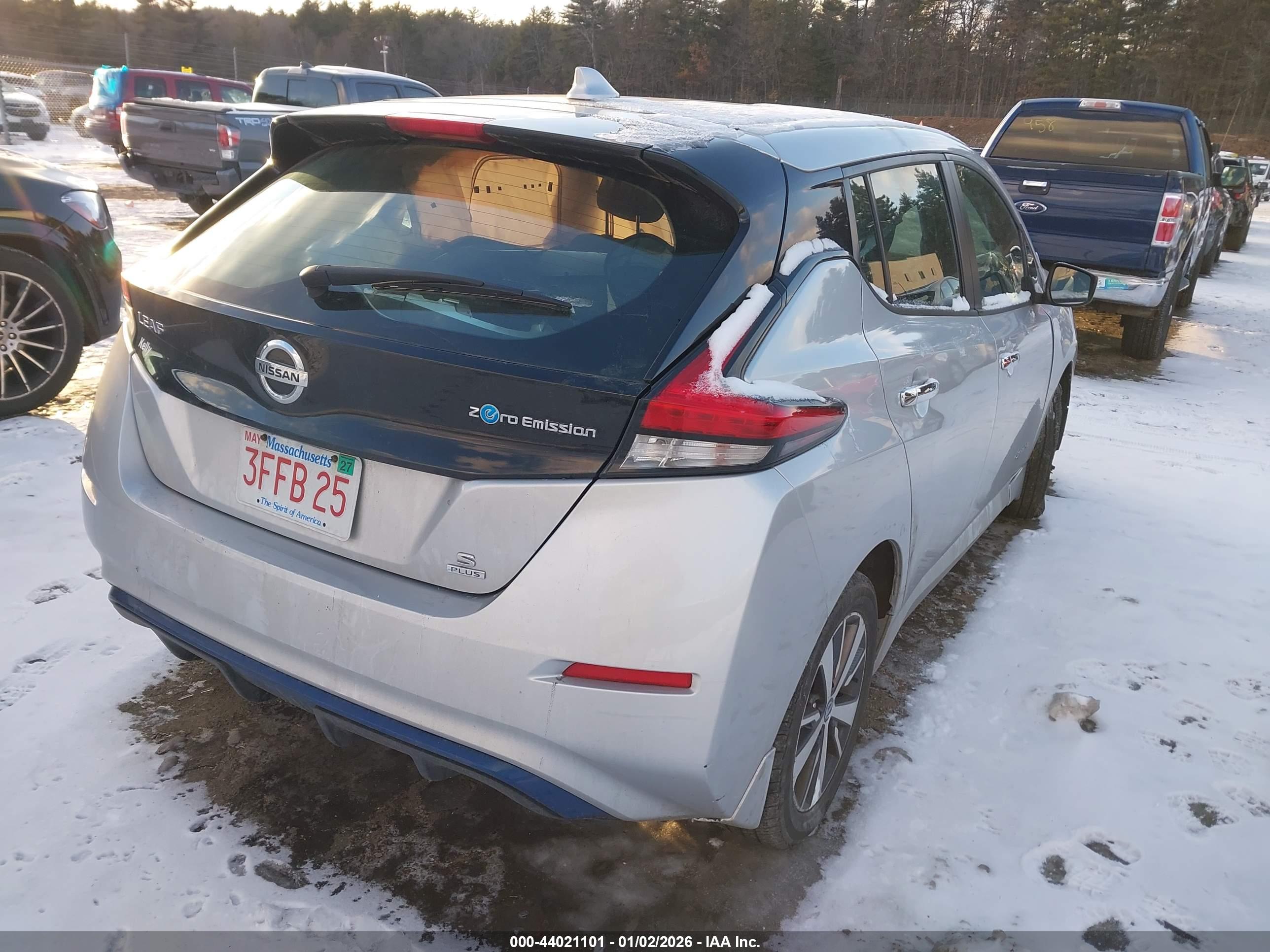 NISSAN LEAF image 4