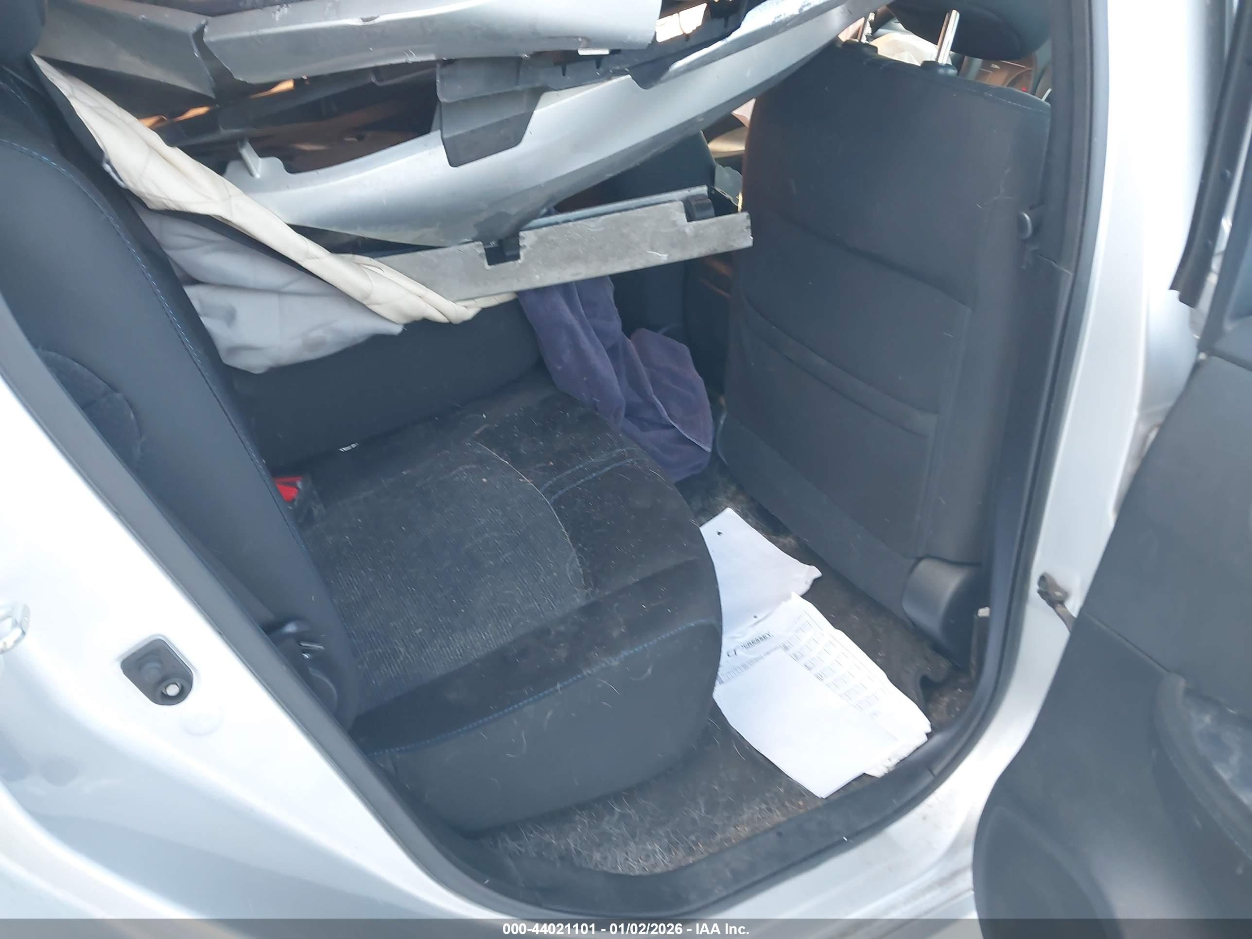 NISSAN LEAF image 8