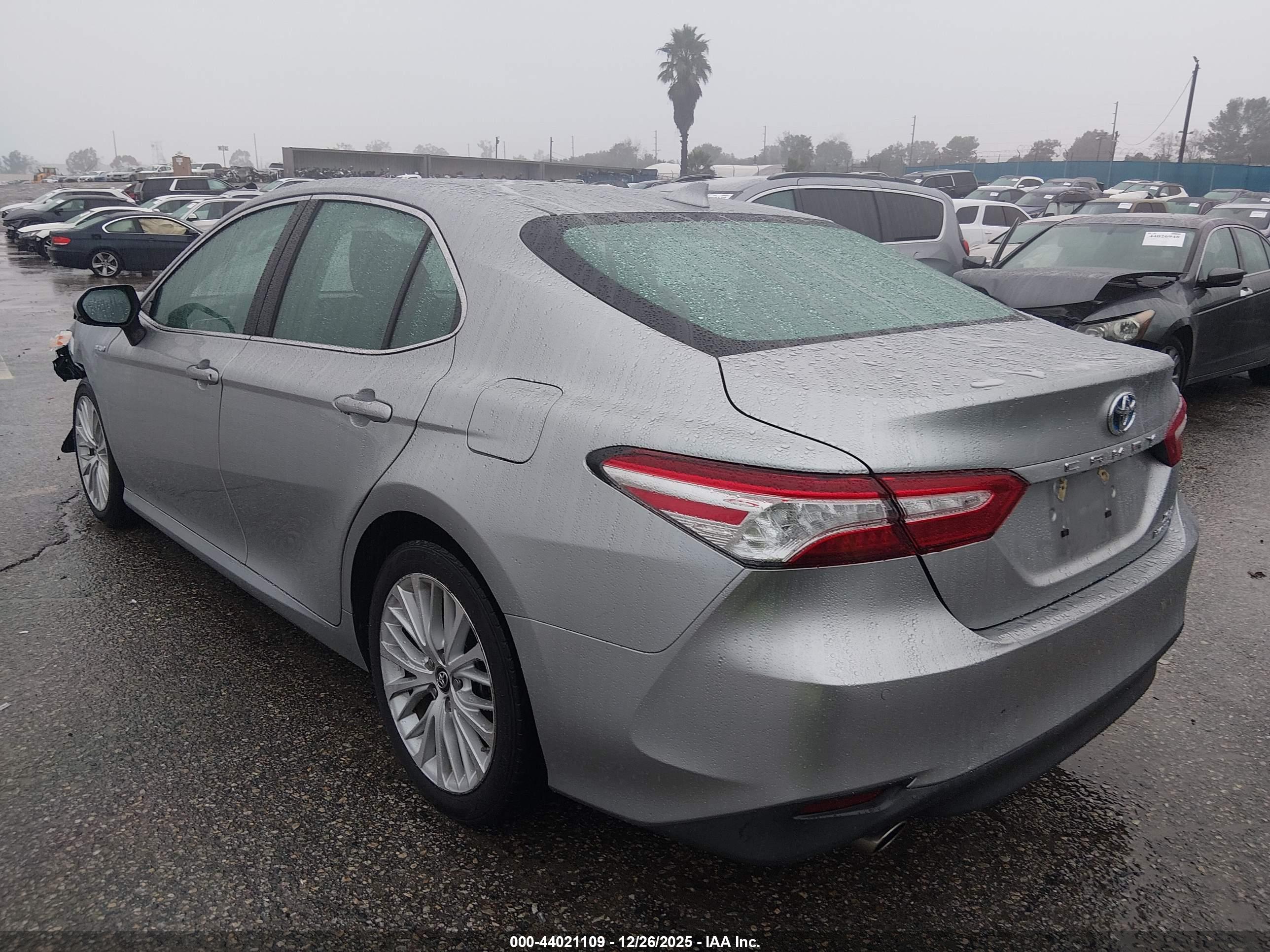 TOYOTA CAMRY image 3