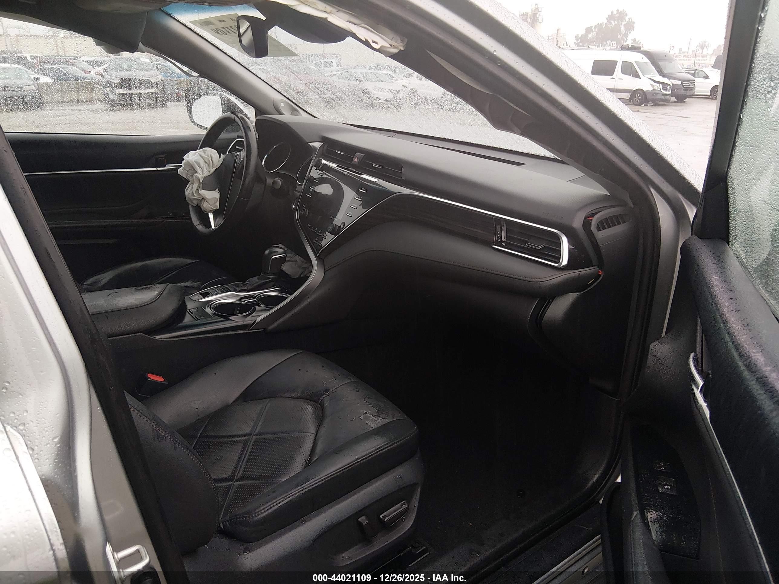 TOYOTA CAMRY image 5
