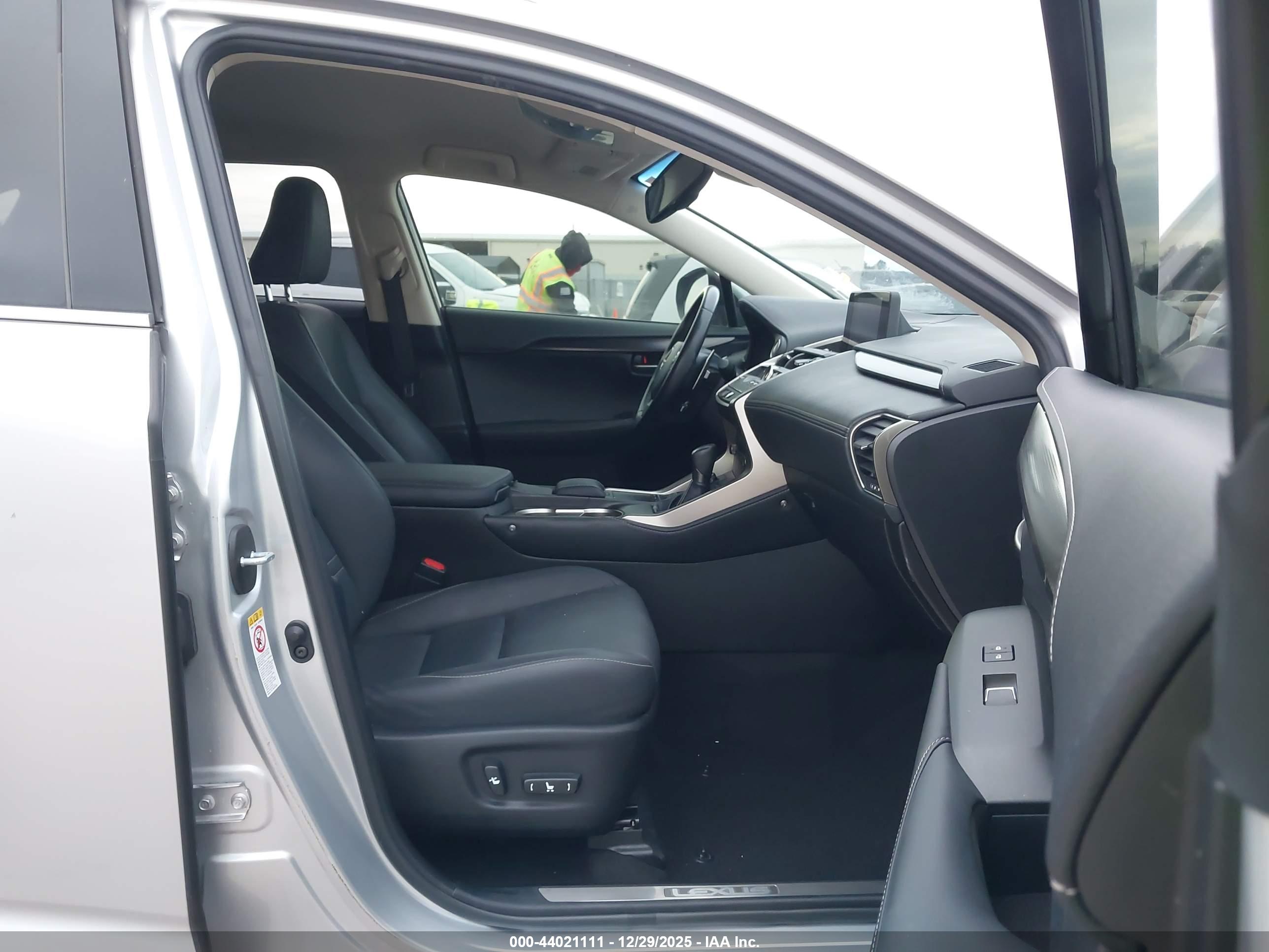 LEXUS NX image 5