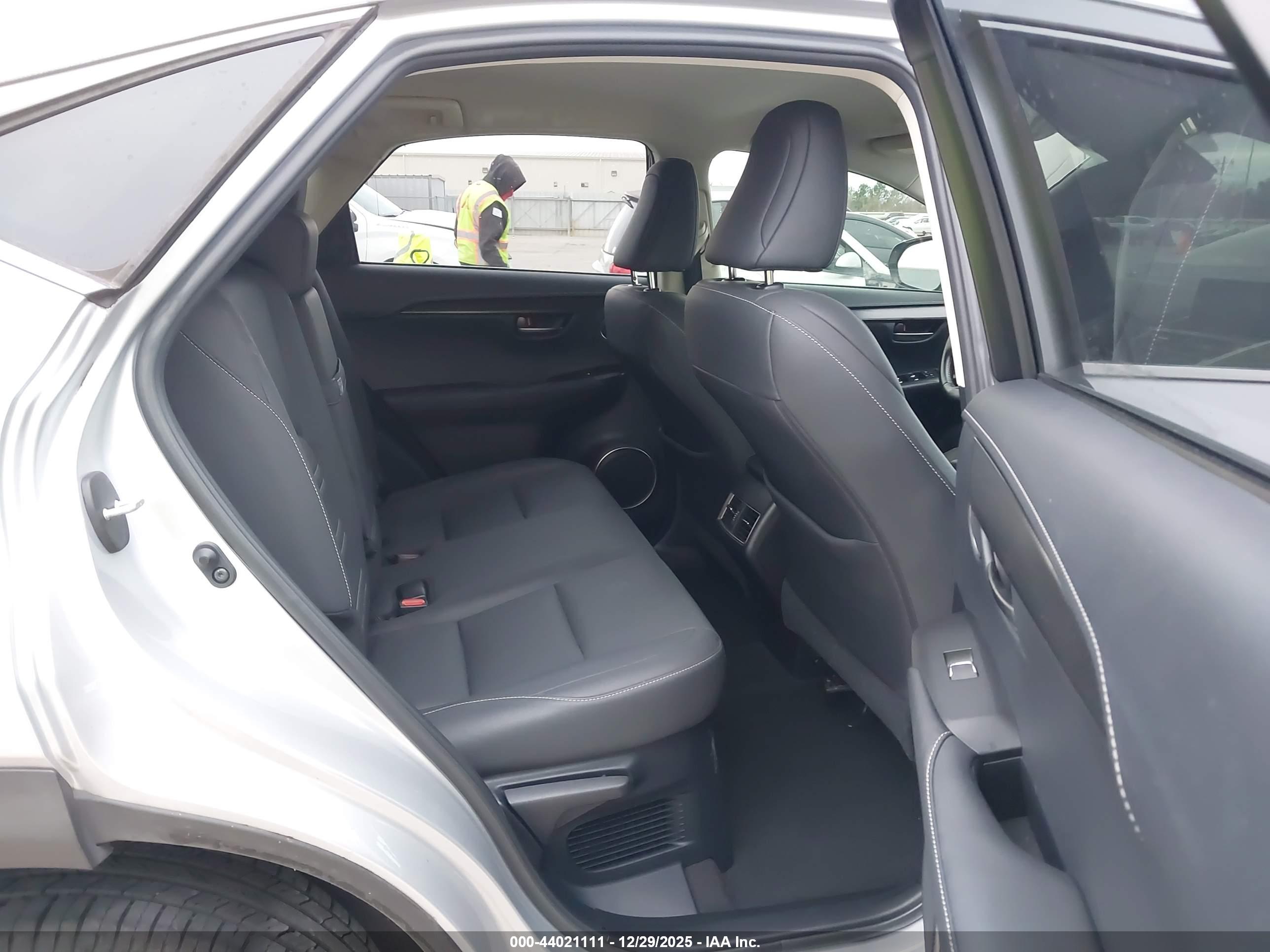 LEXUS NX image 8