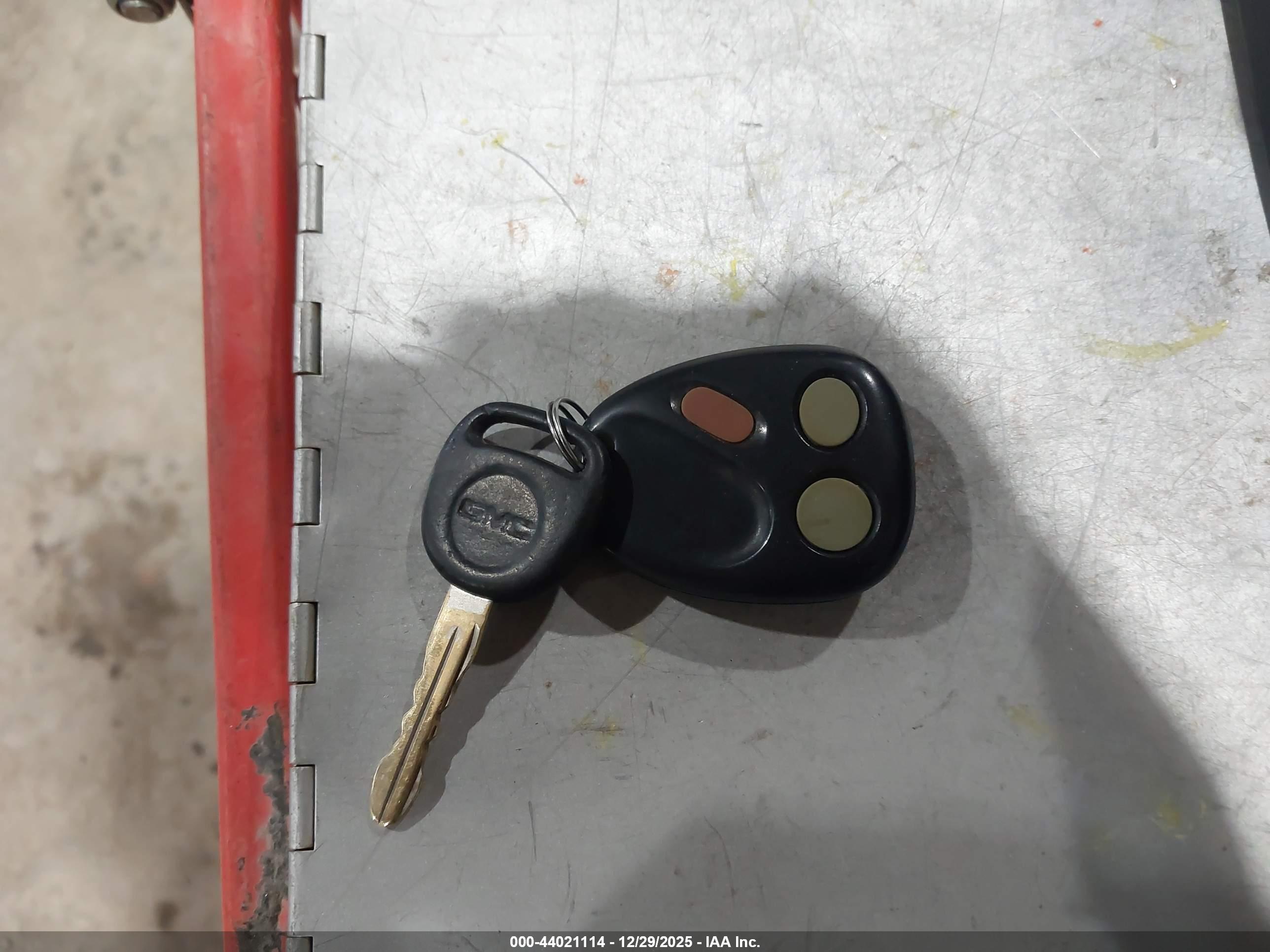 GMC ENVOY image 11