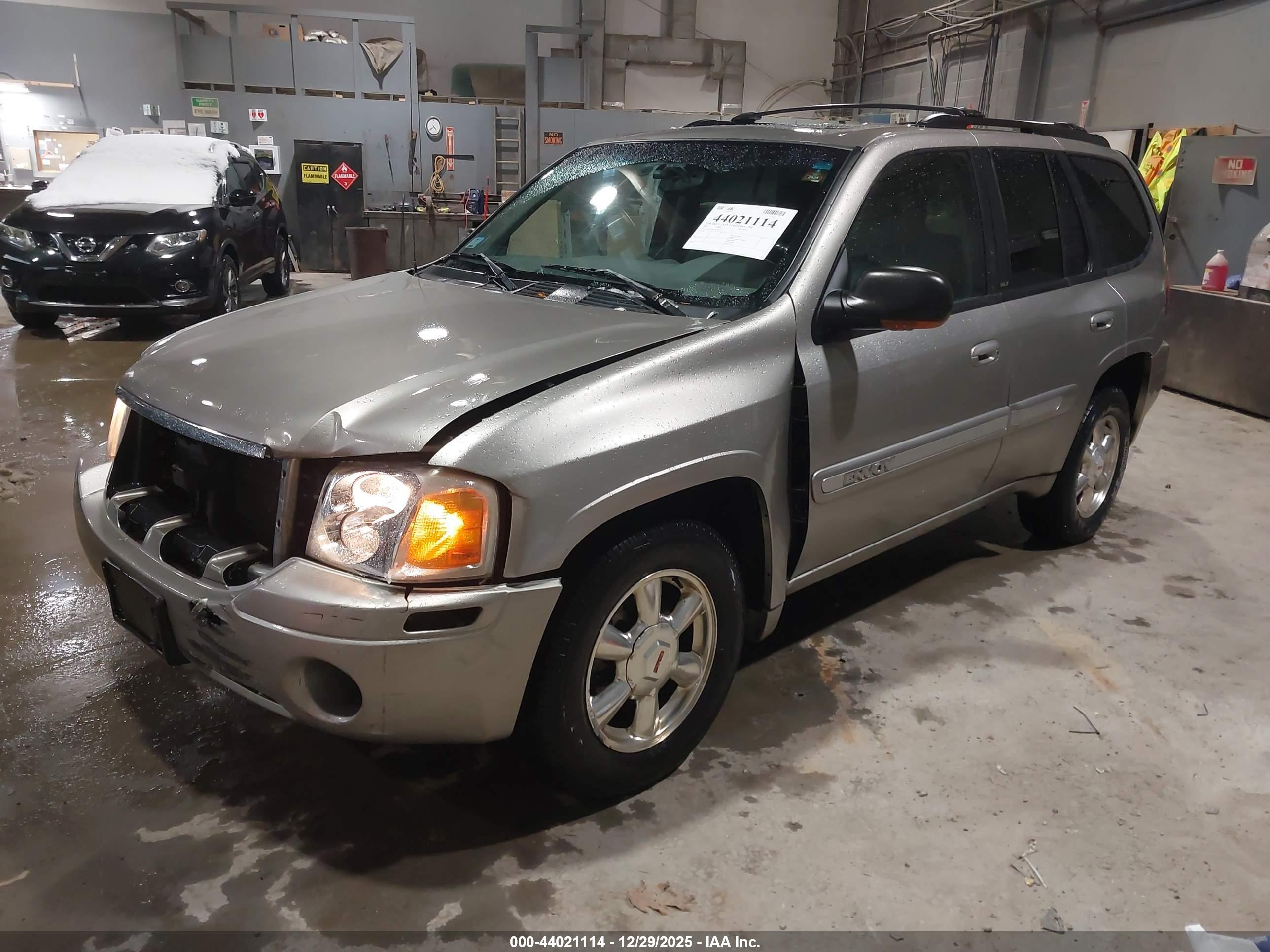 GMC ENVOY image 2