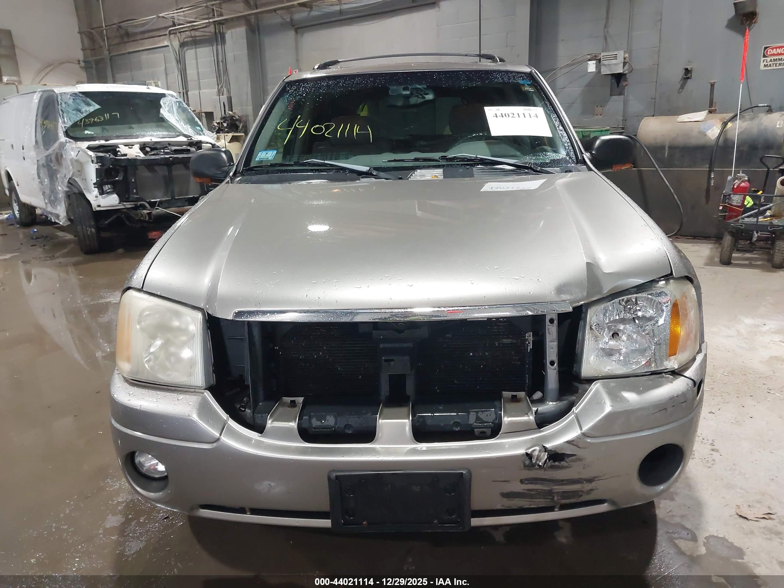 GMC ENVOY image 6