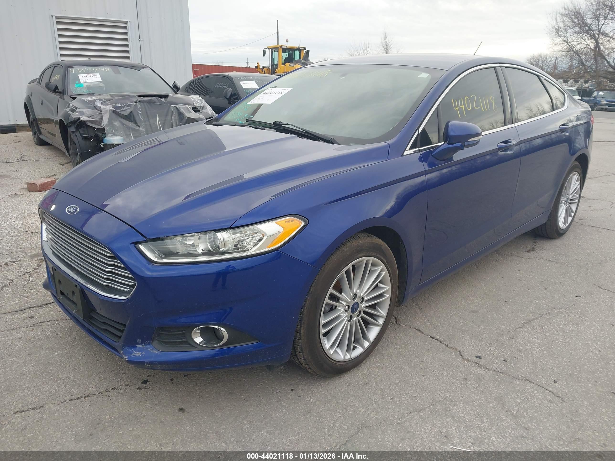 FORD FUSION image 2