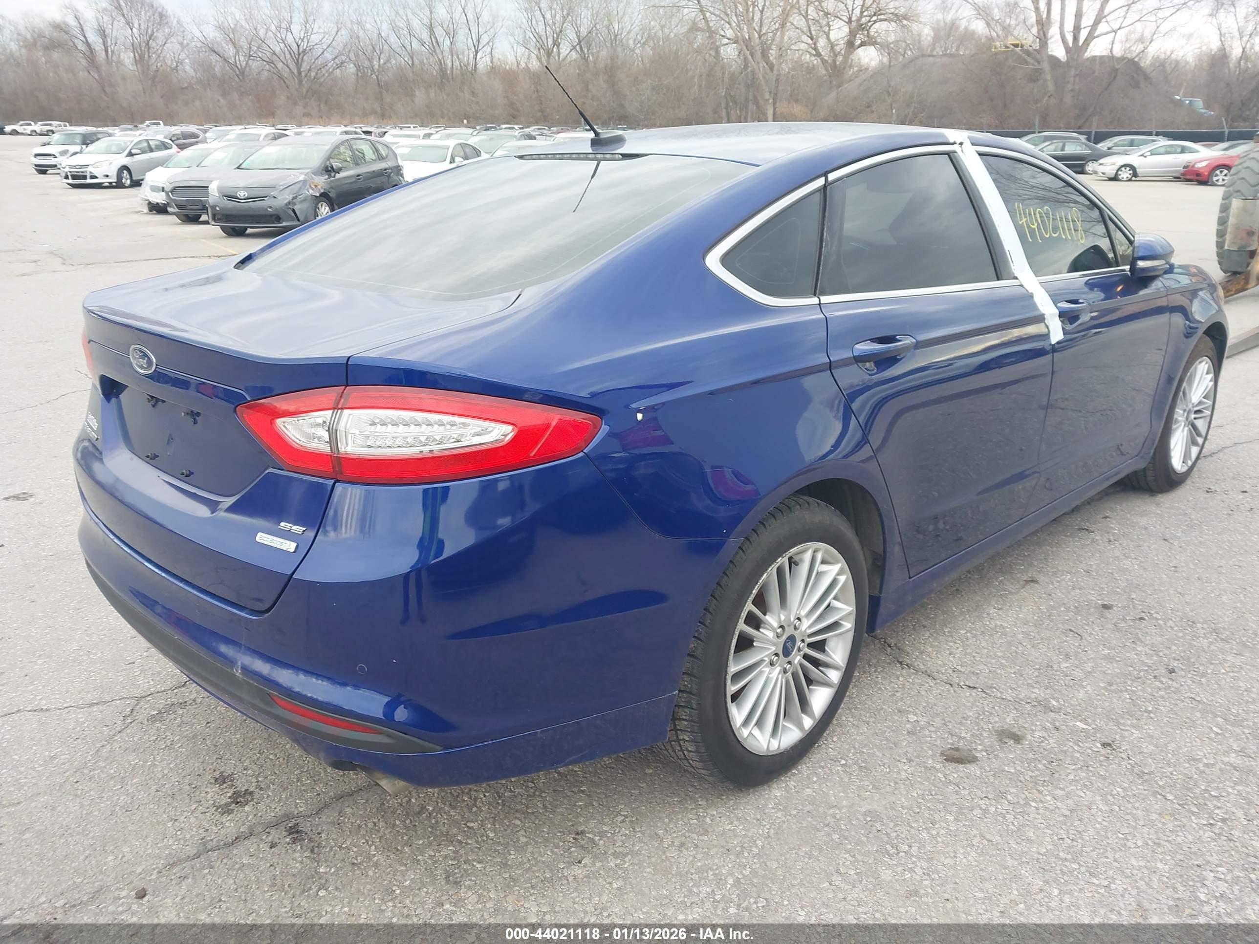 FORD FUSION image 4