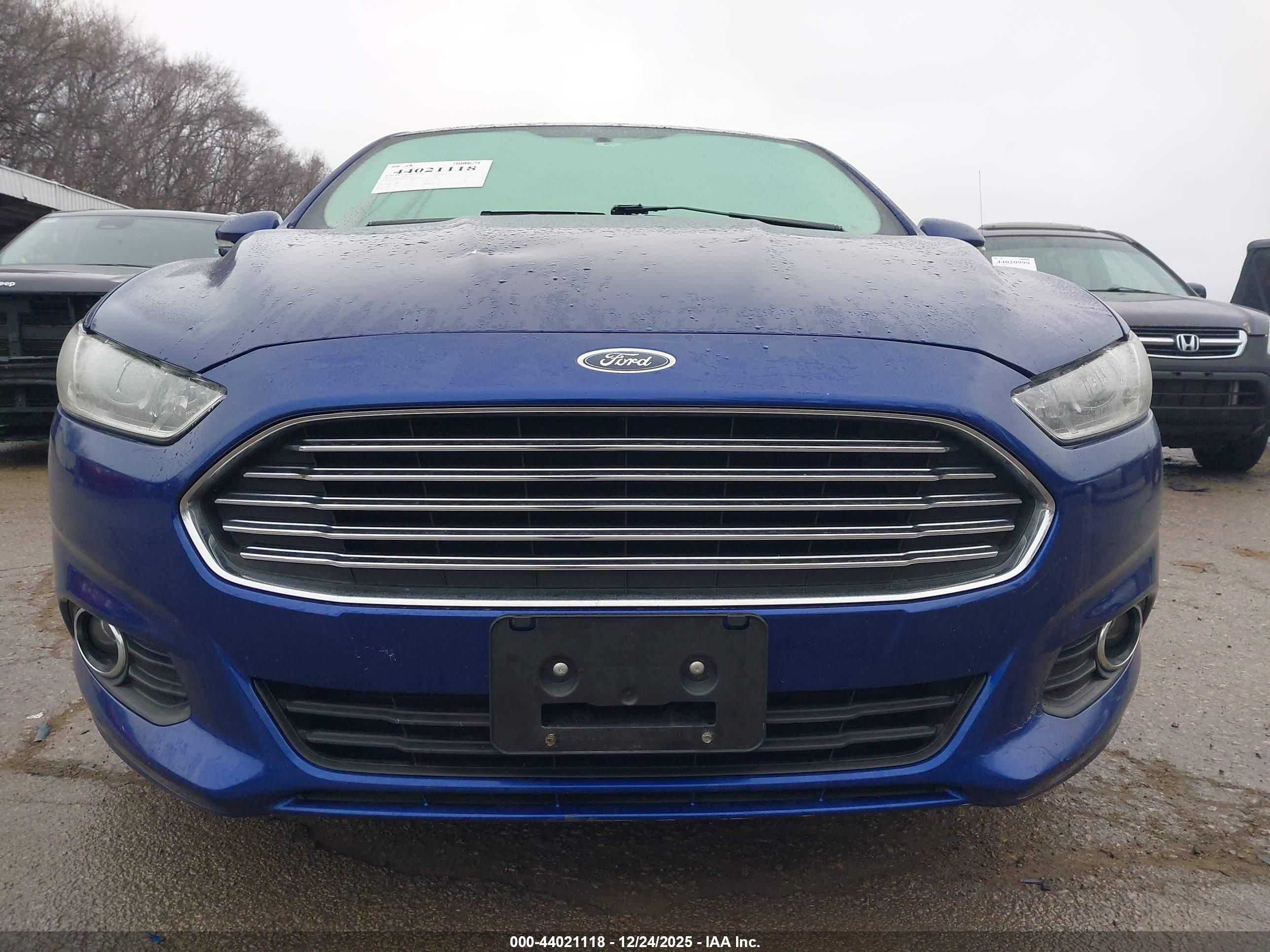 FORD FUSION image 6