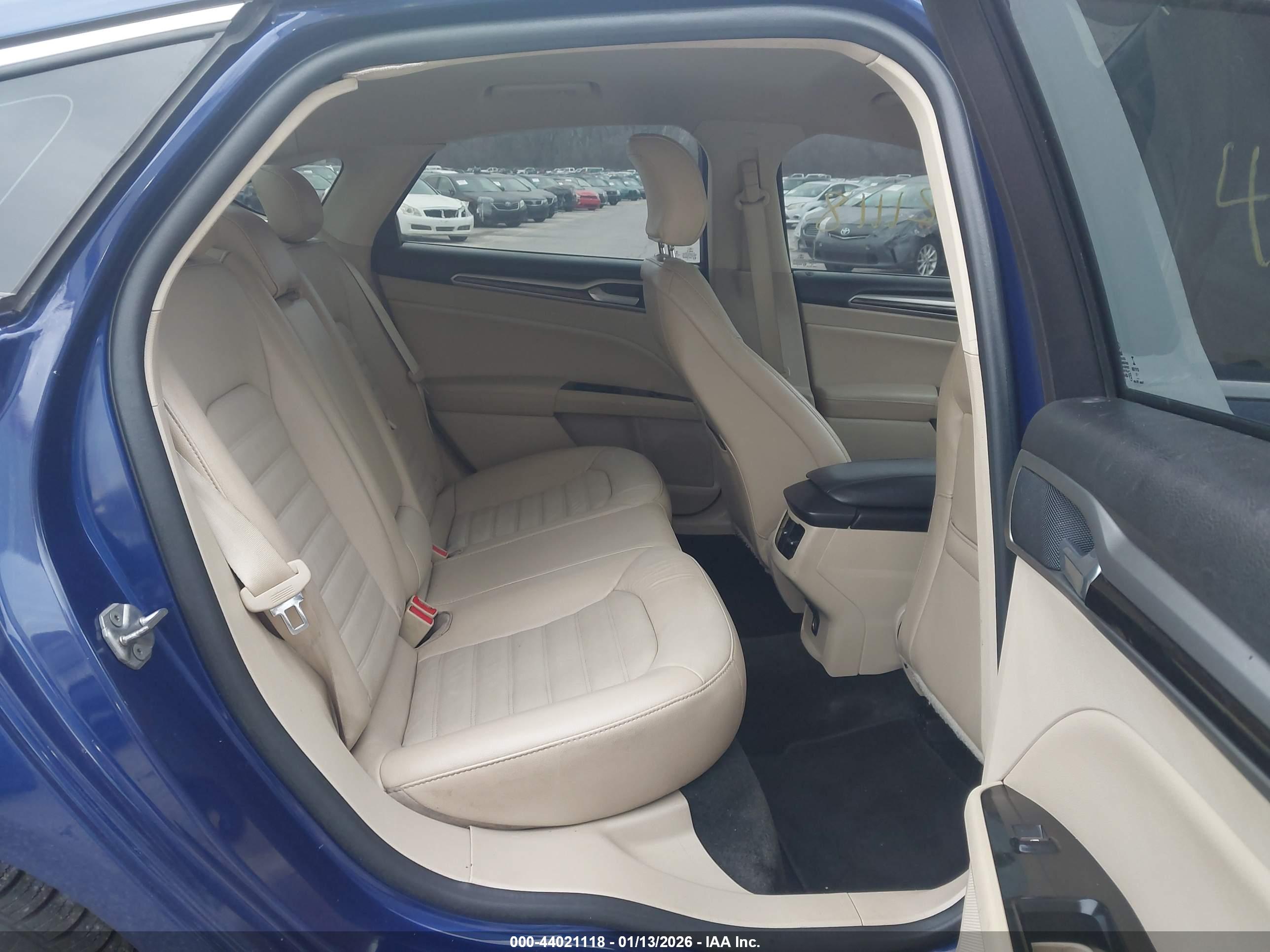 FORD FUSION image 8