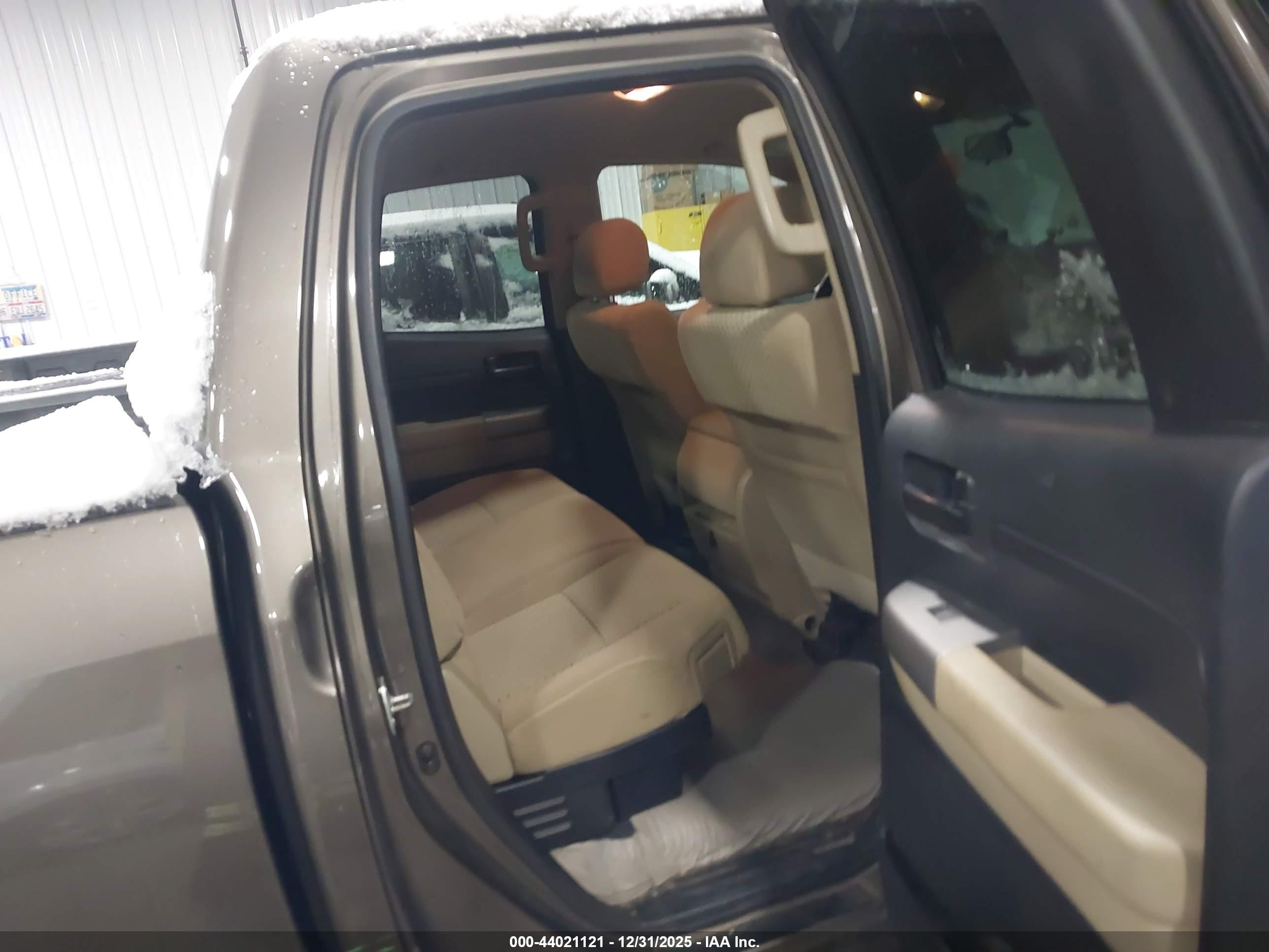 TOYOTA TUNDRA image 8