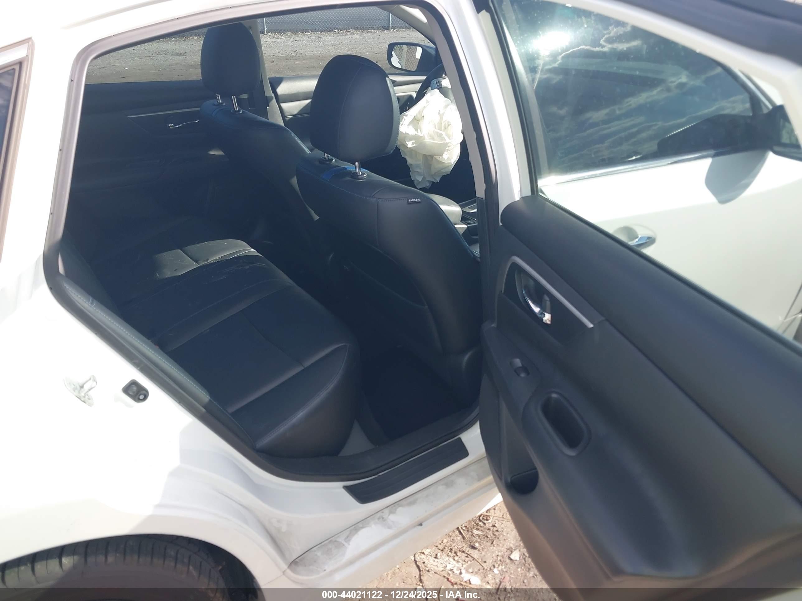 NISSAN ALTIMA image 8