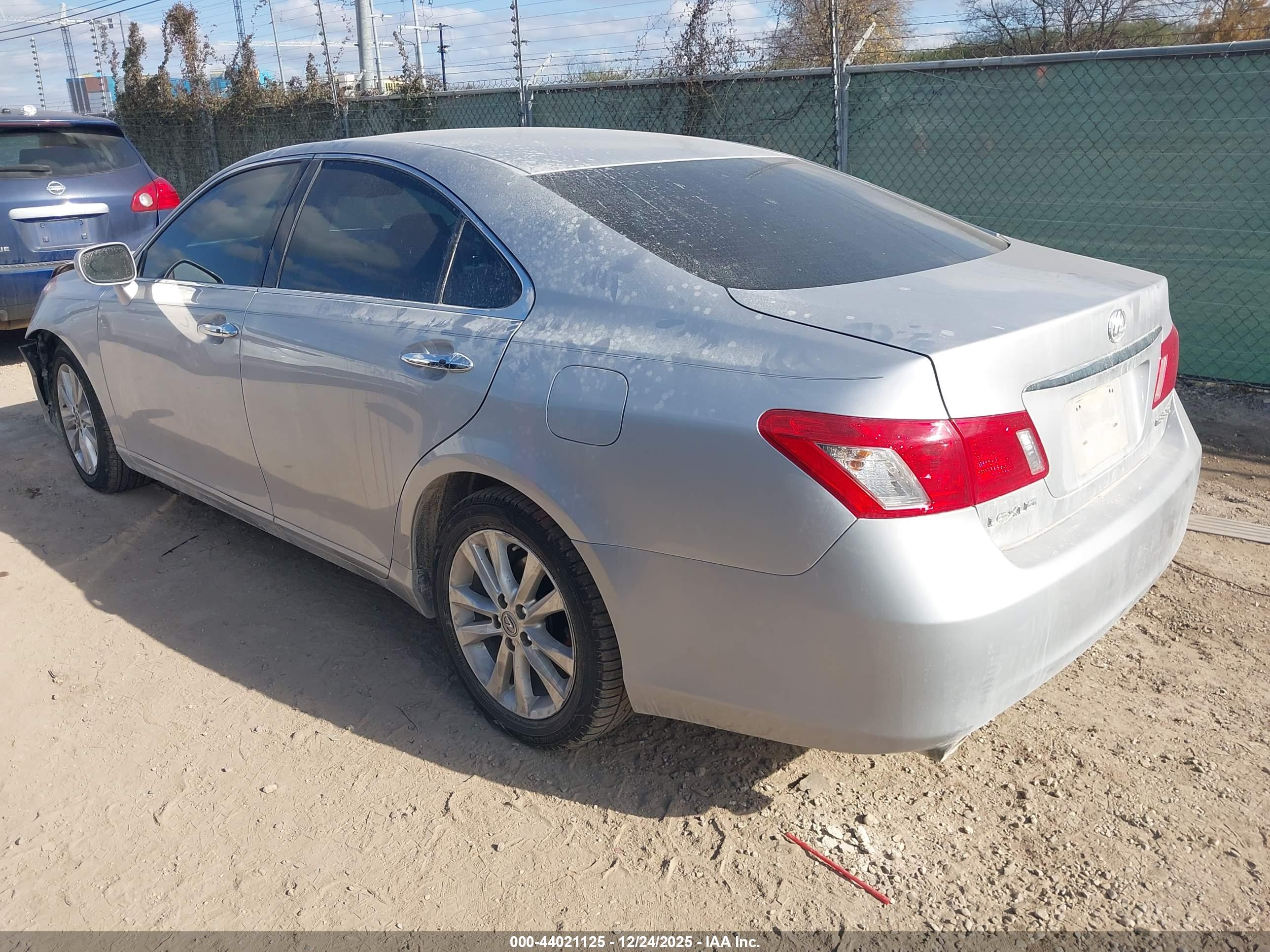 LEXUS ES image 3