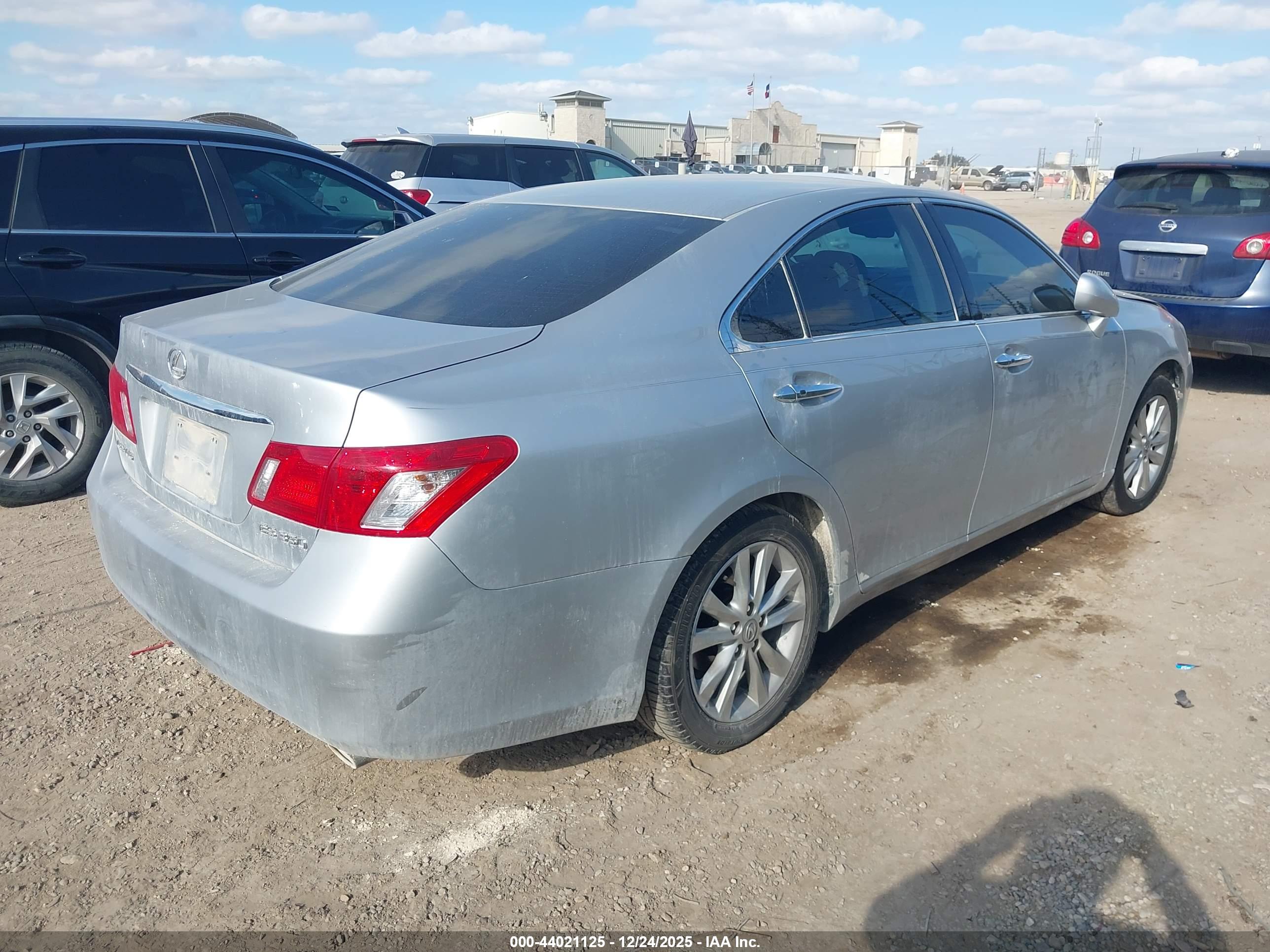 LEXUS ES image 4