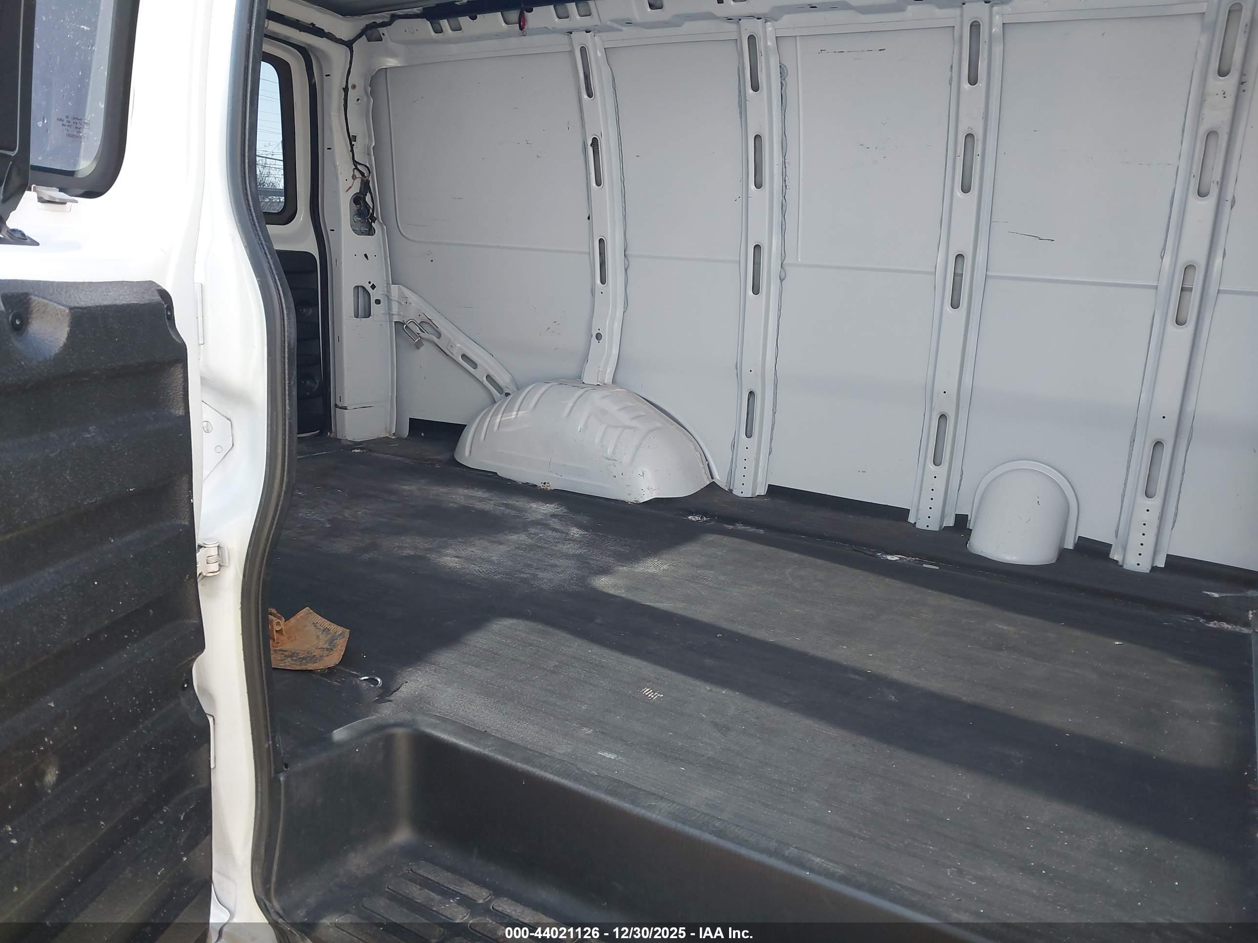 CHEVROLET EXPRESS image 8