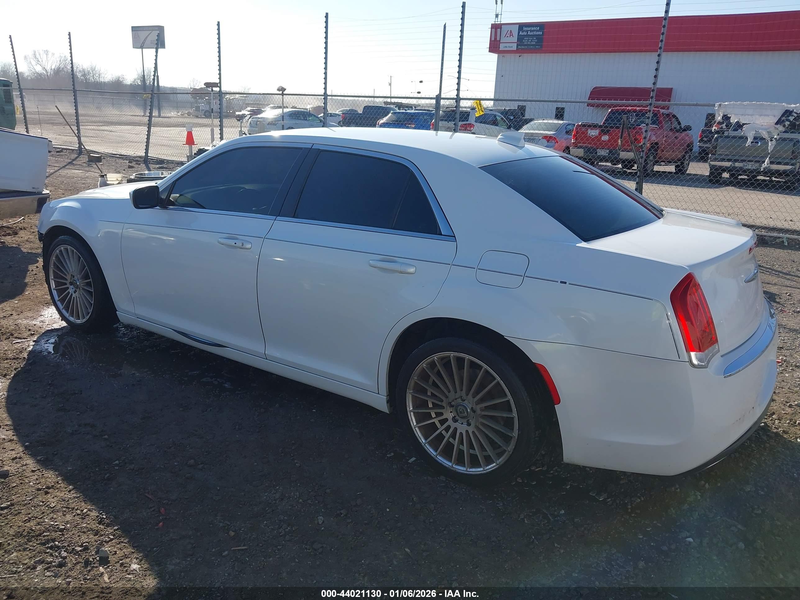 CHRYSLER 300 image 3
