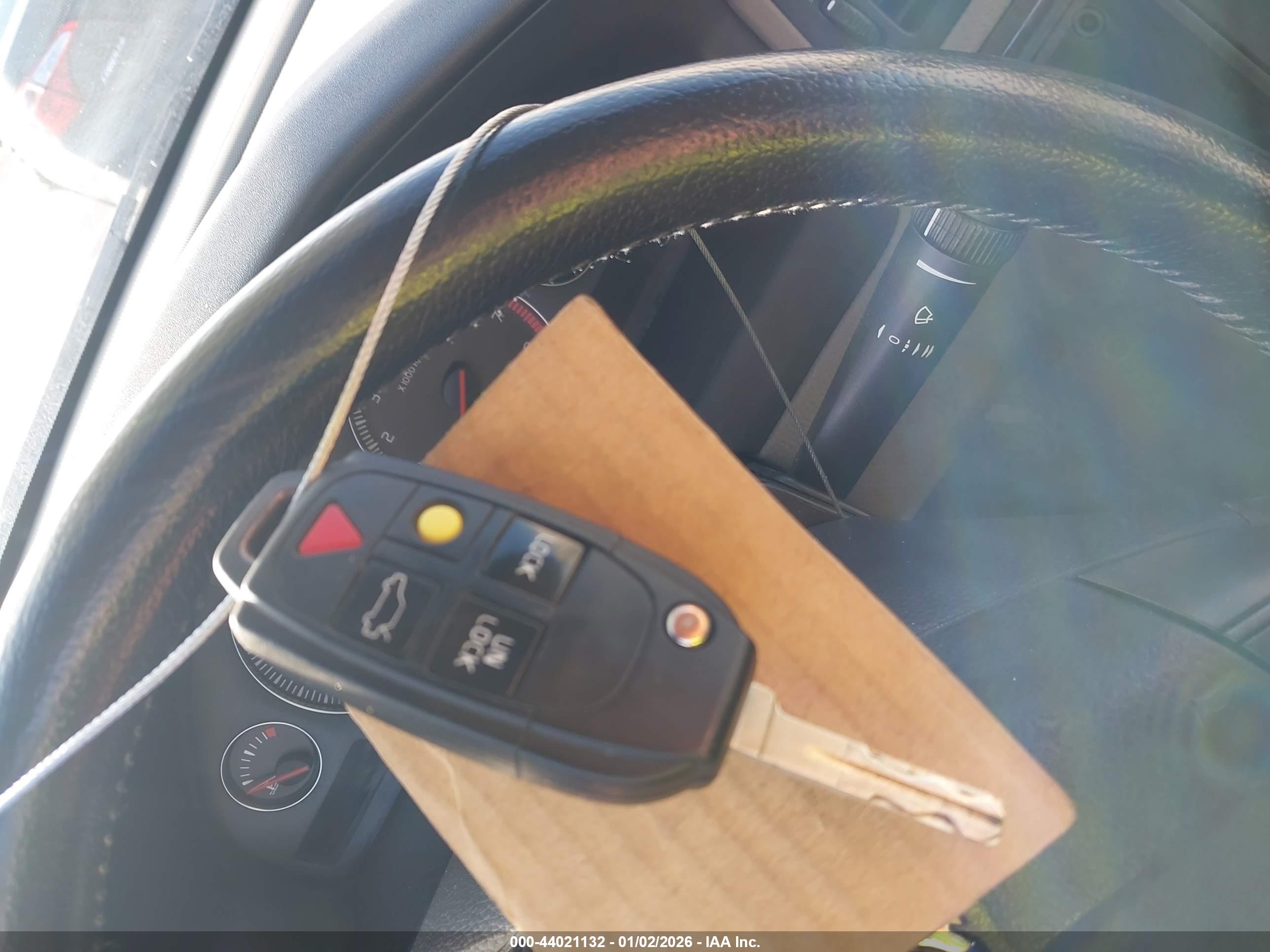 VOLVO S60 image 11
